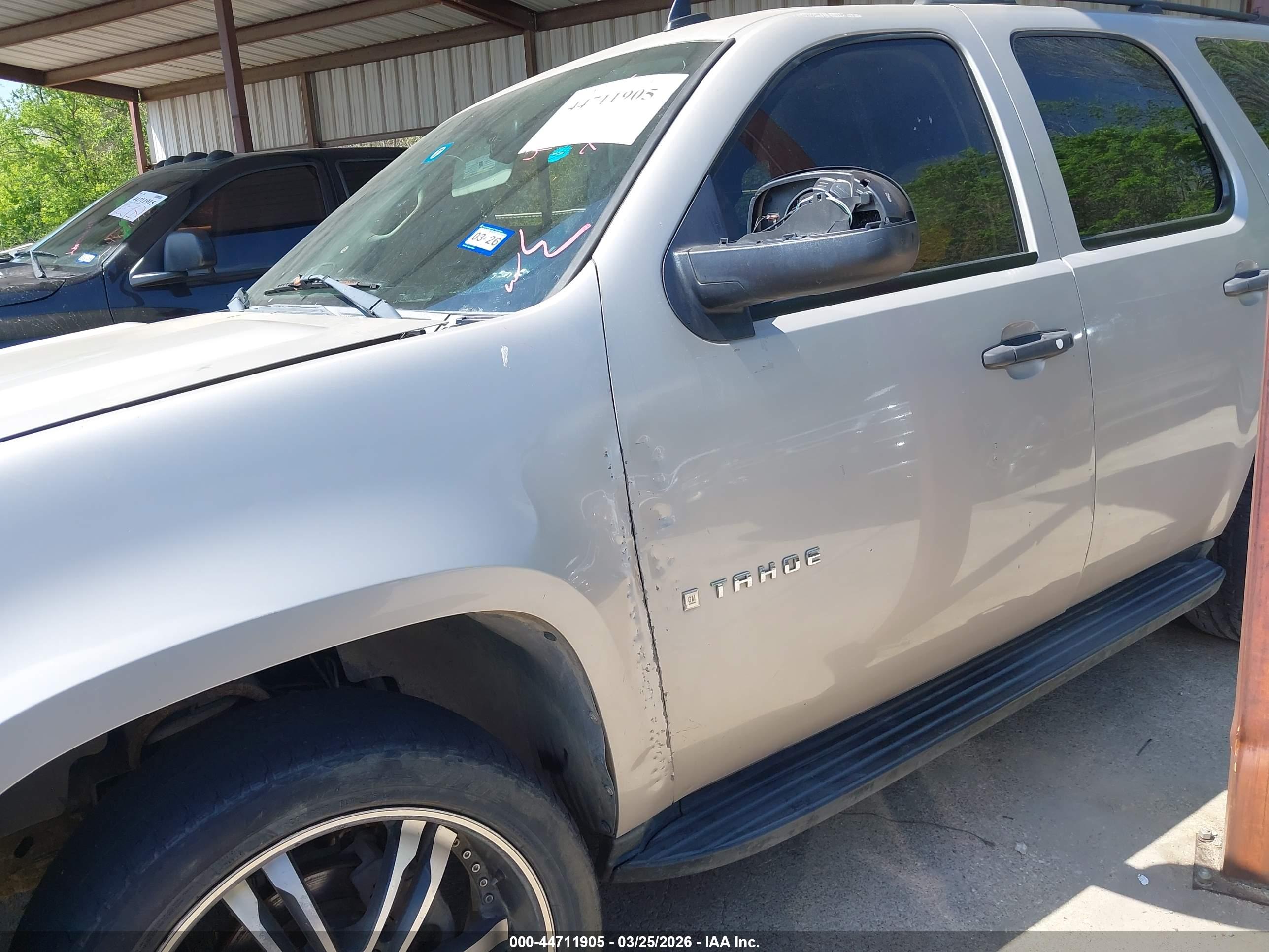 CHEVROLET TAHOE image 6
