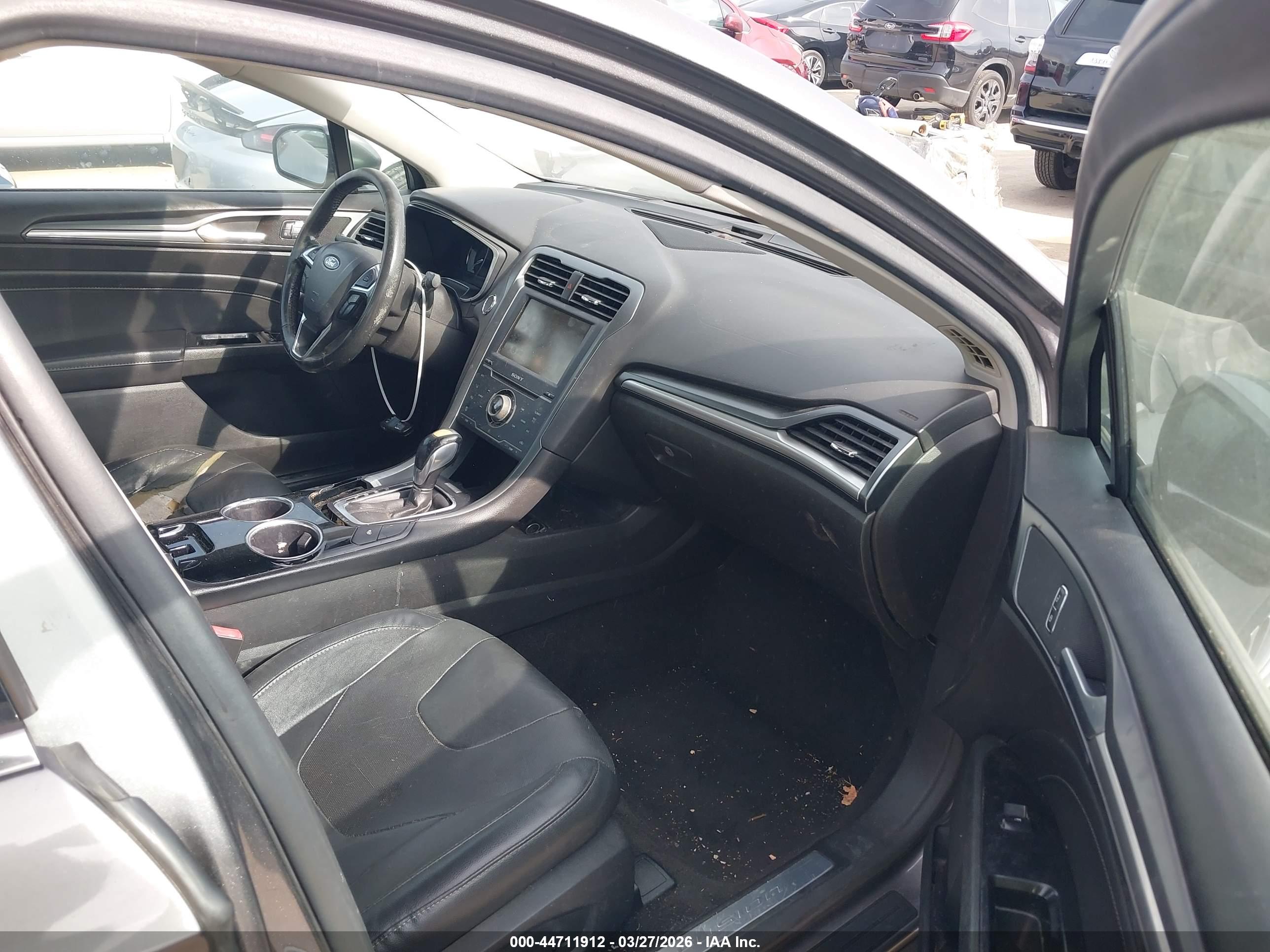 FORD FUSION image 5