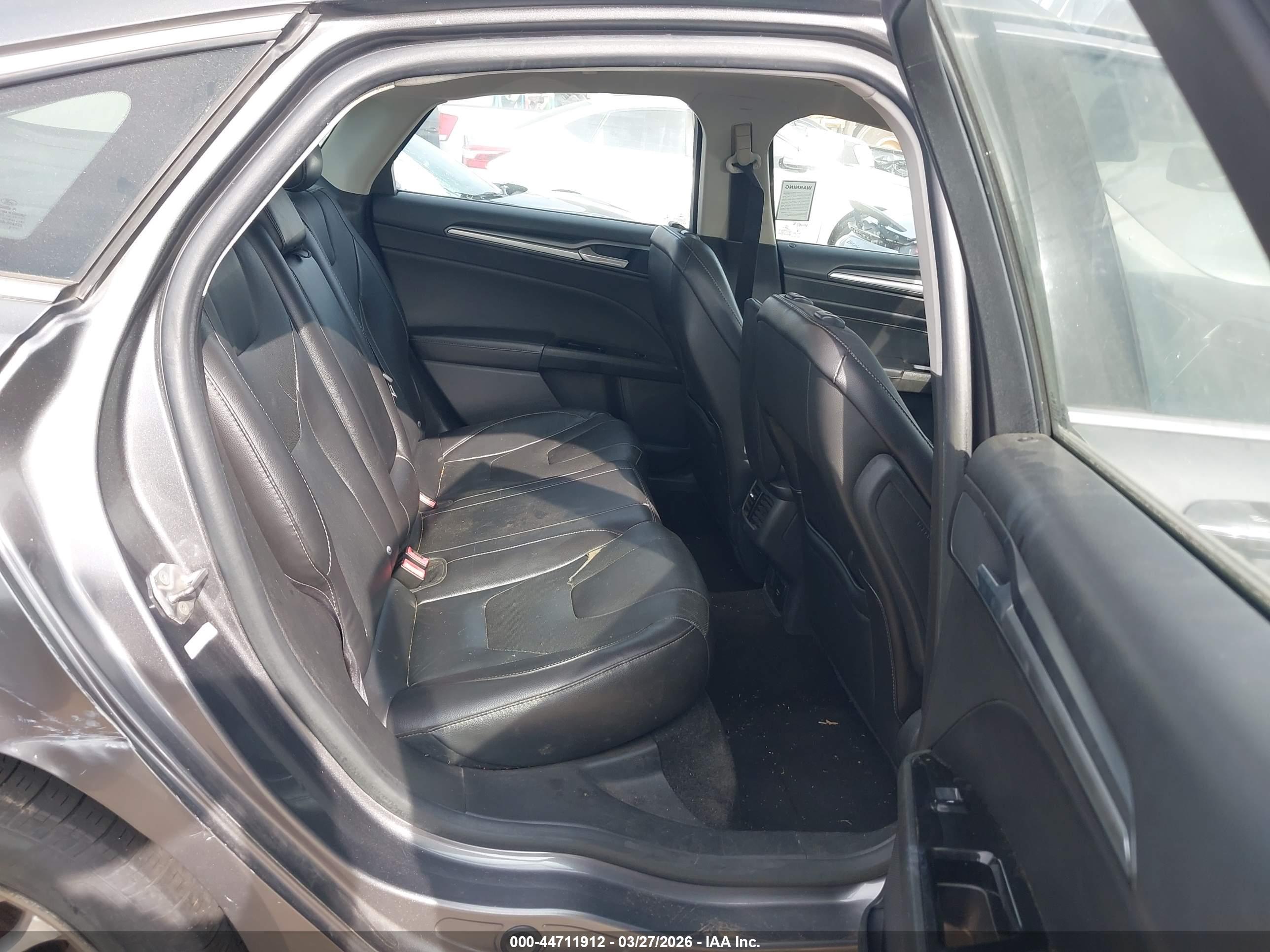 FORD FUSION image 8