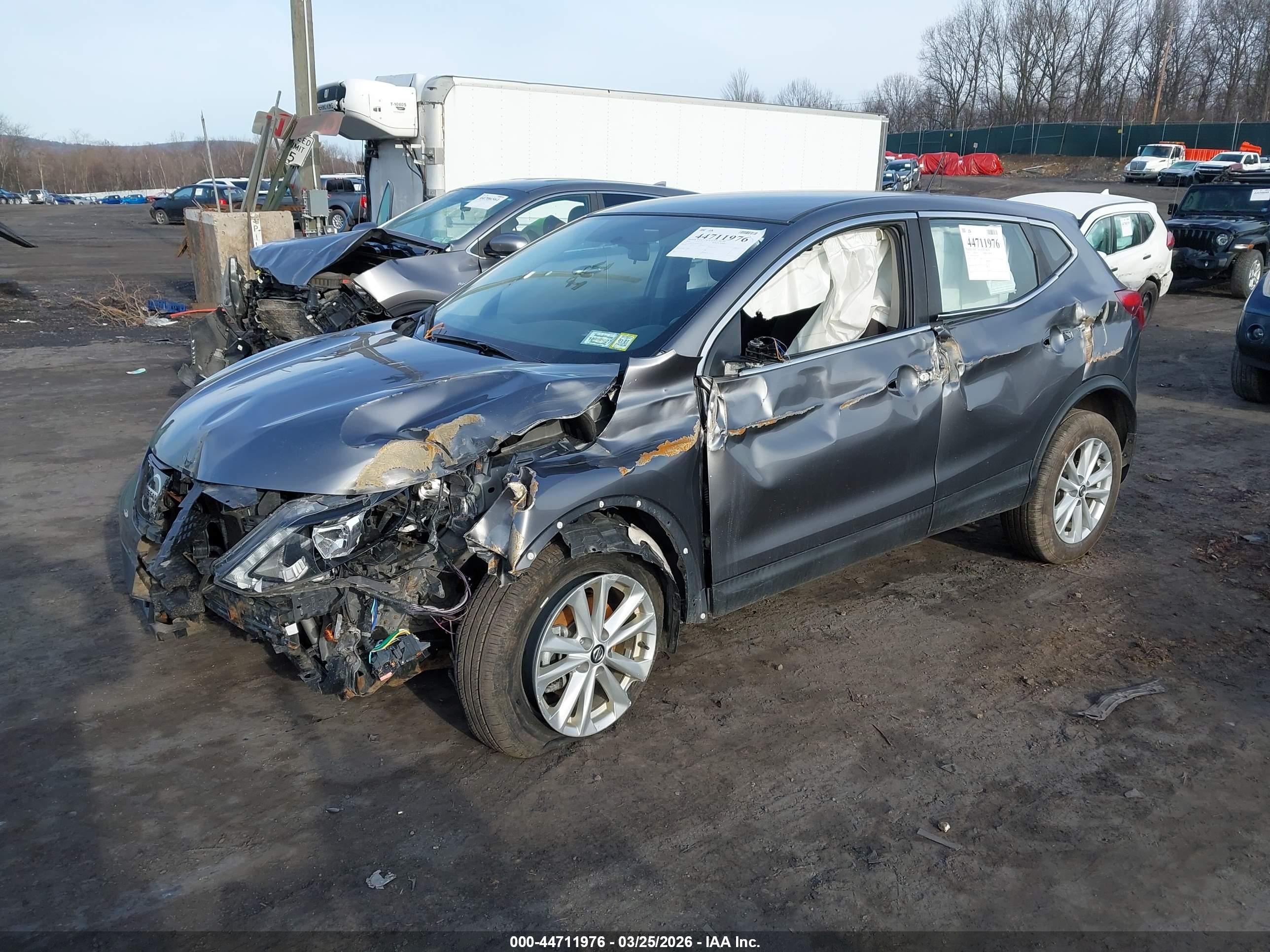 NISSAN ROGUE image 2