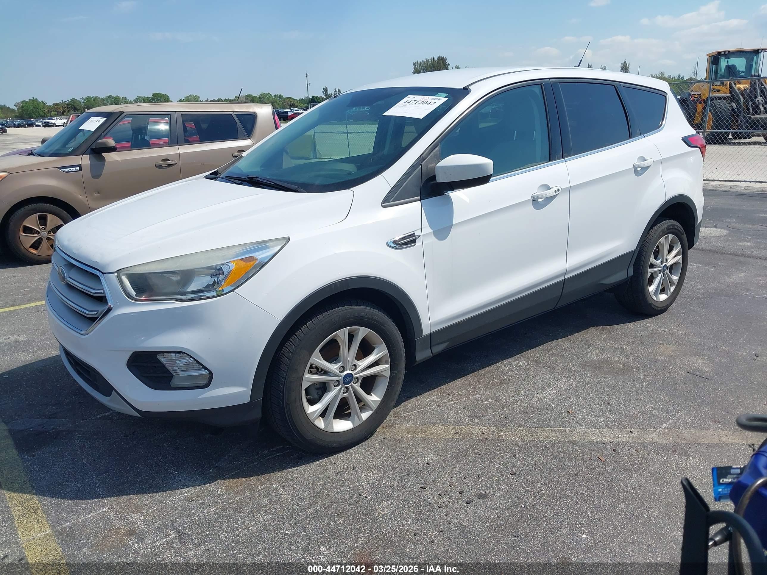 FORD ESCAPE image 2