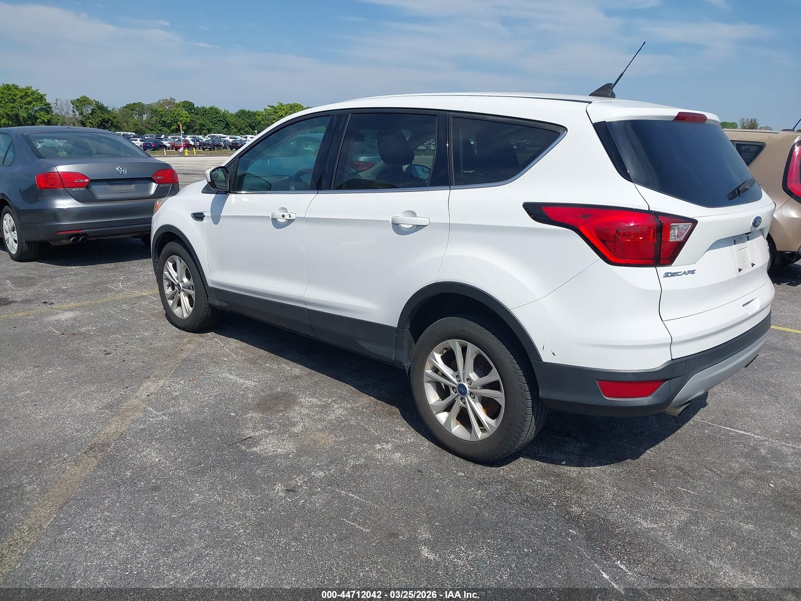 FORD ESCAPE image 3