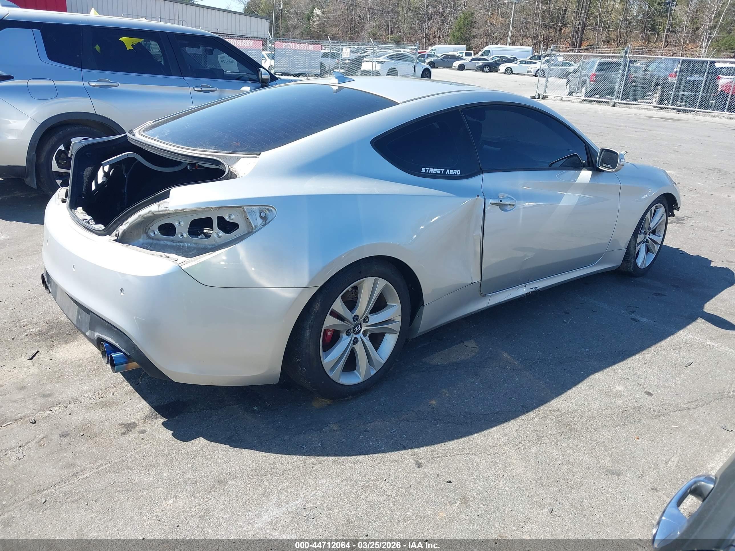 HYUNDAI GENESIS image 4