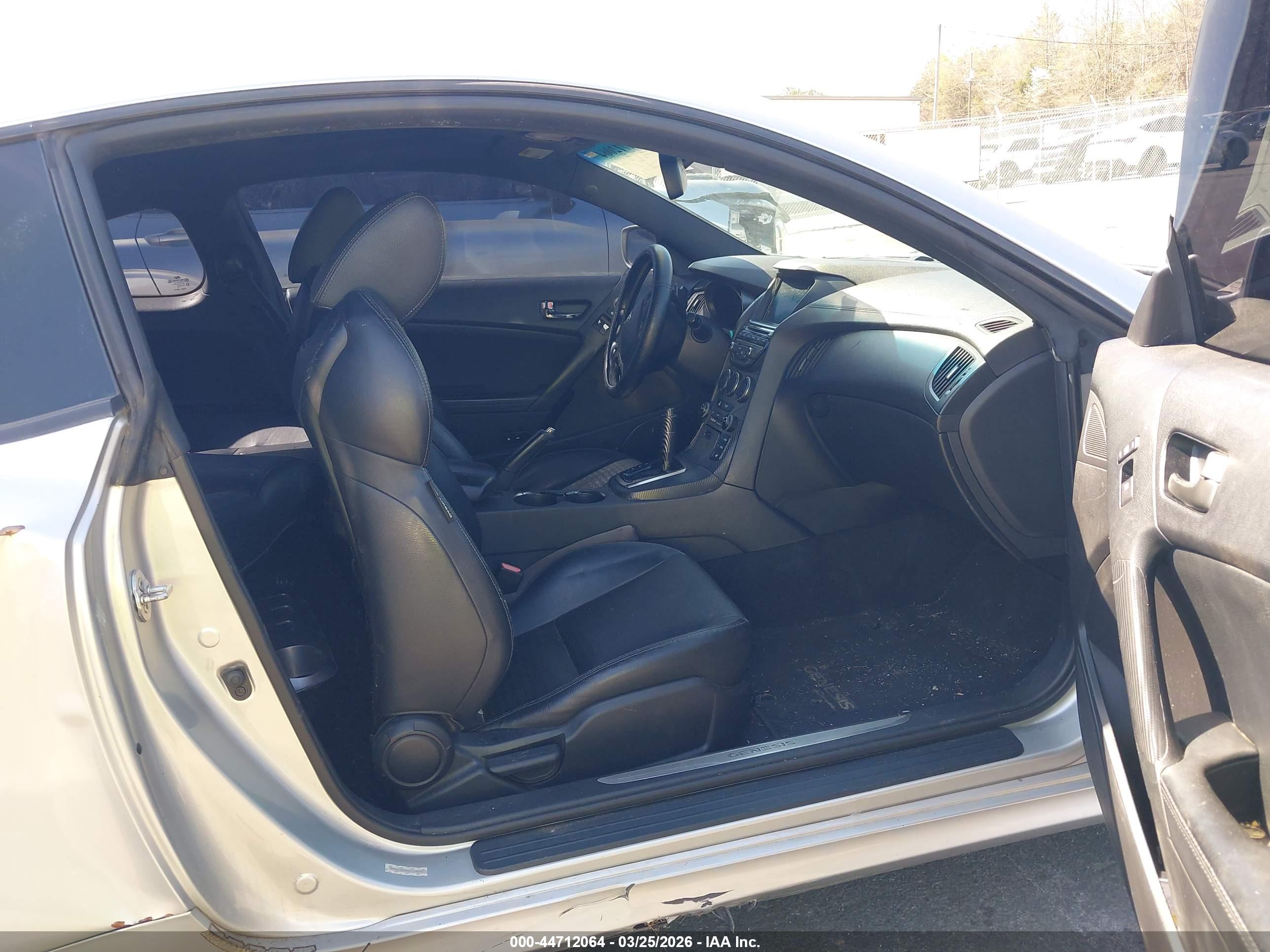 HYUNDAI GENESIS image 5