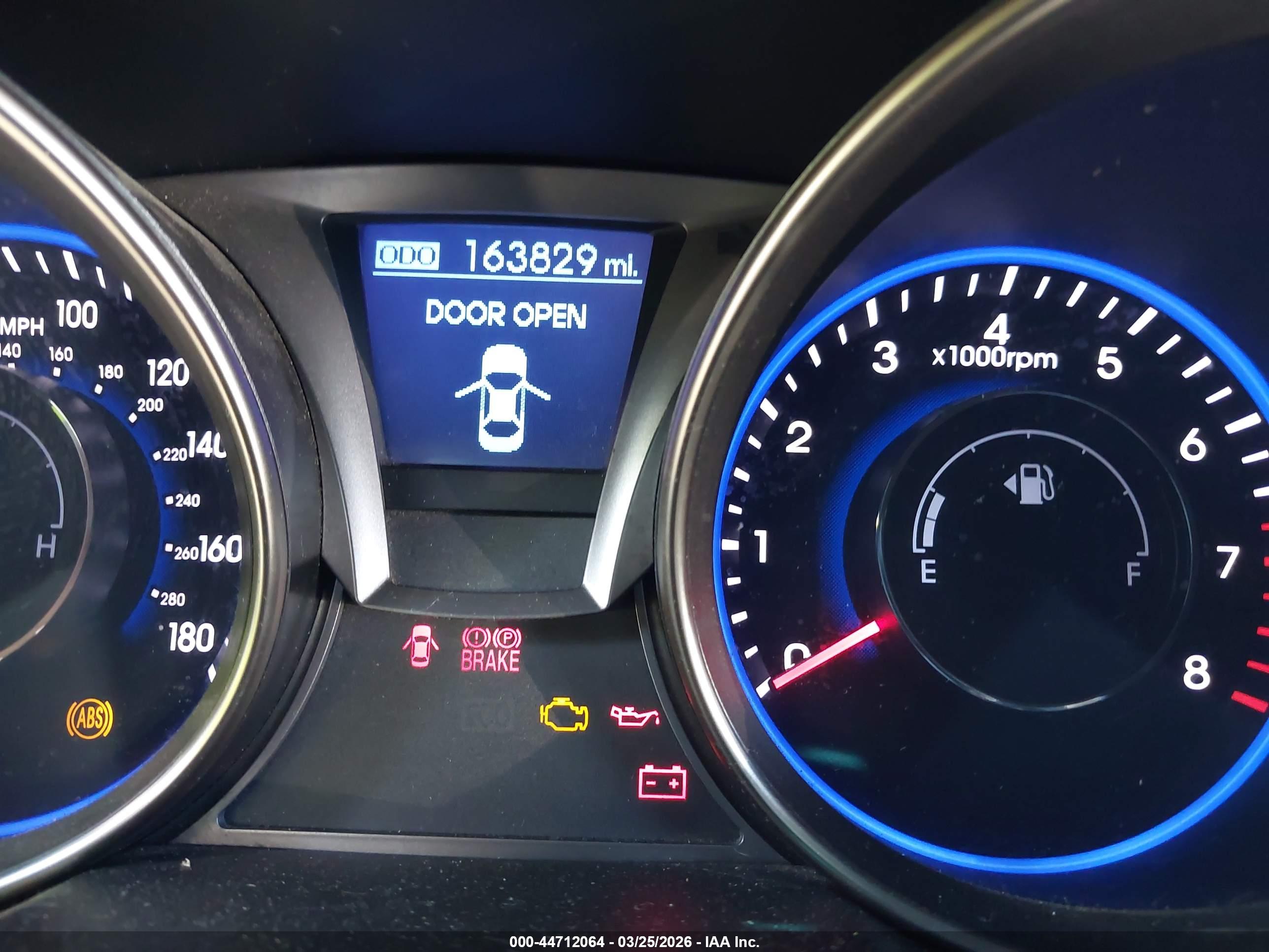 HYUNDAI GENESIS image 7