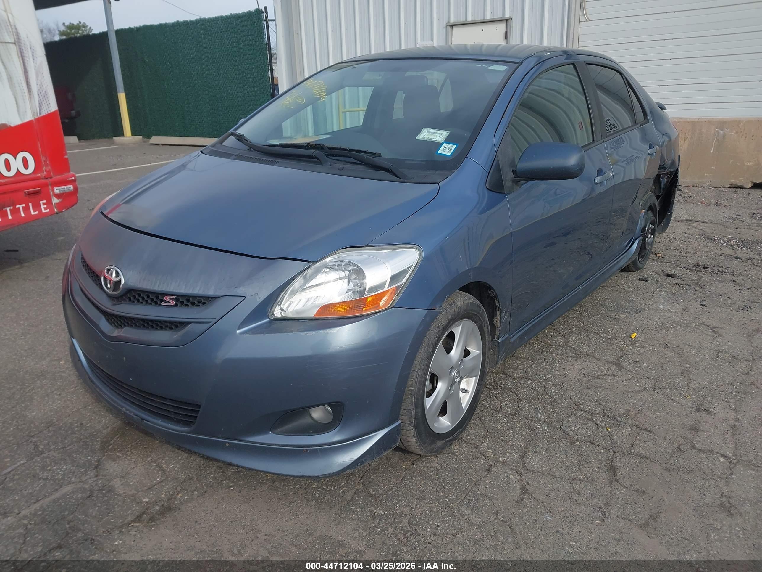 TOYOTA YARIS image 2