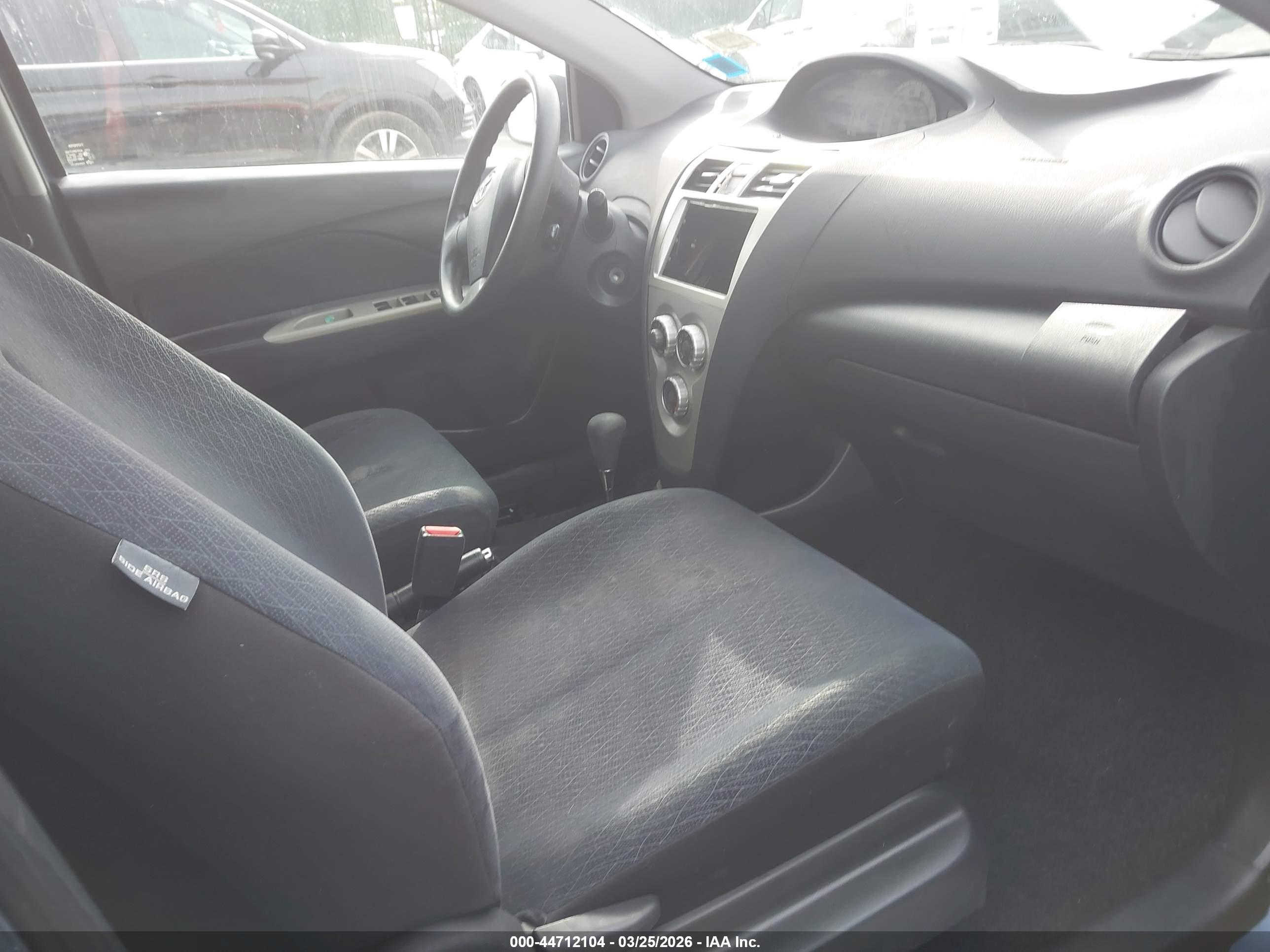 TOYOTA YARIS image 5