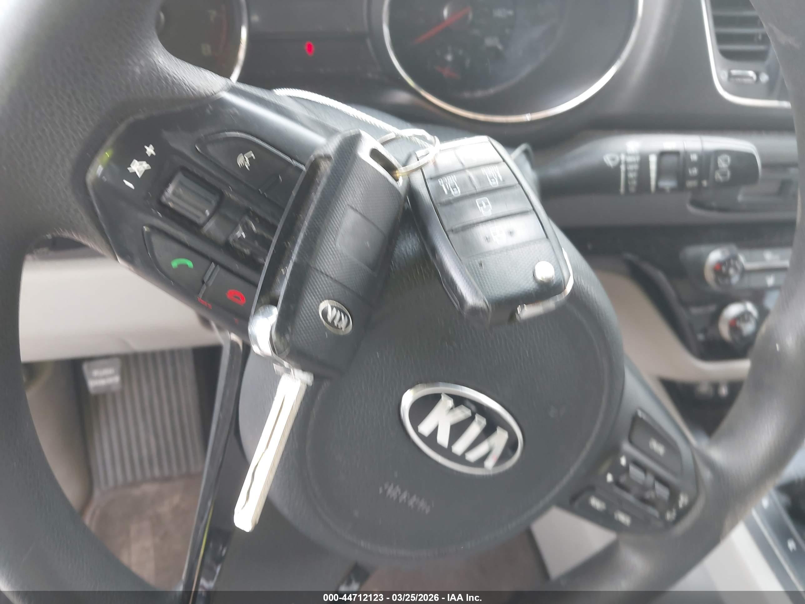 KIA SEDONA image 11