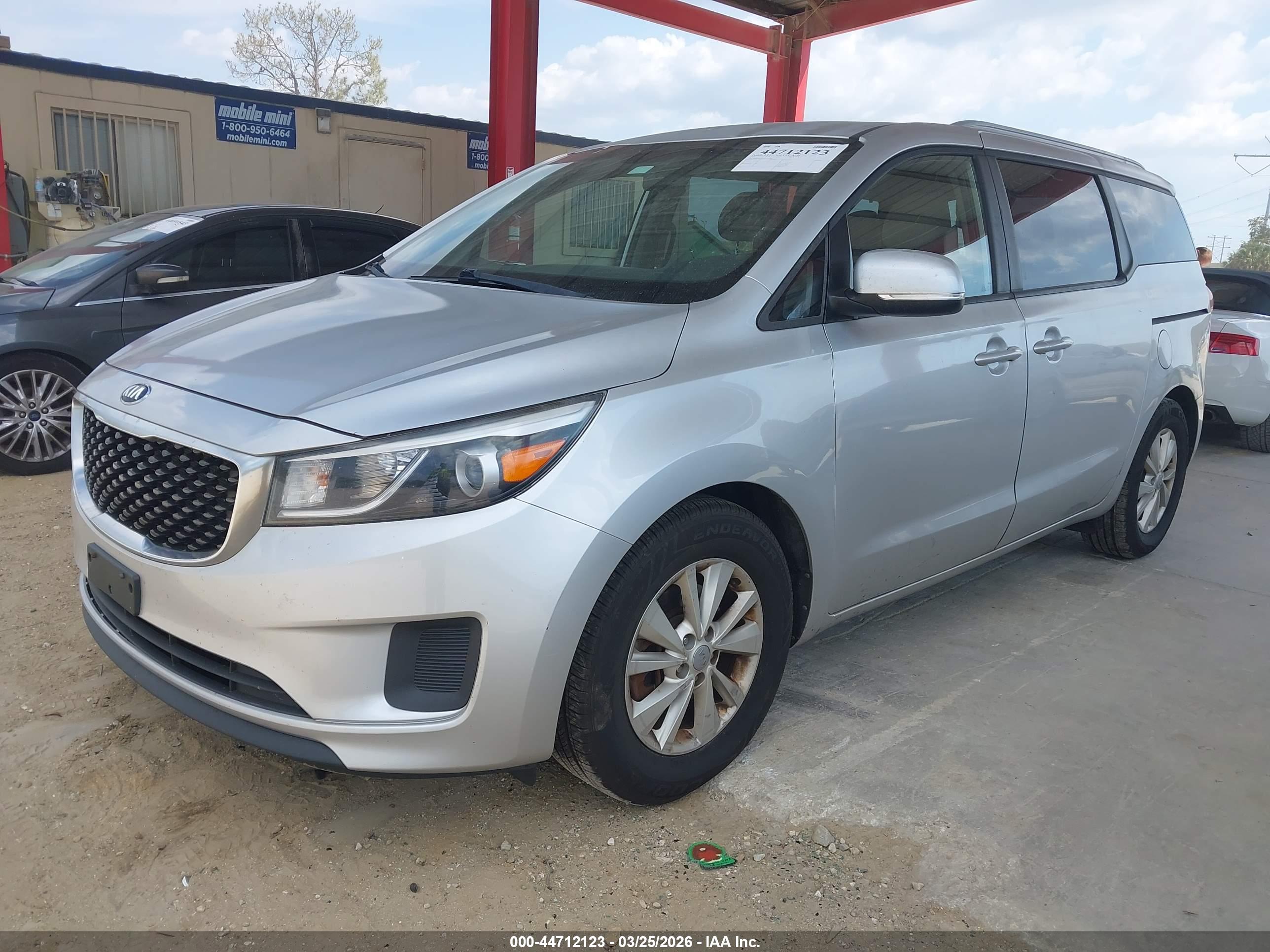 KIA SEDONA image 2