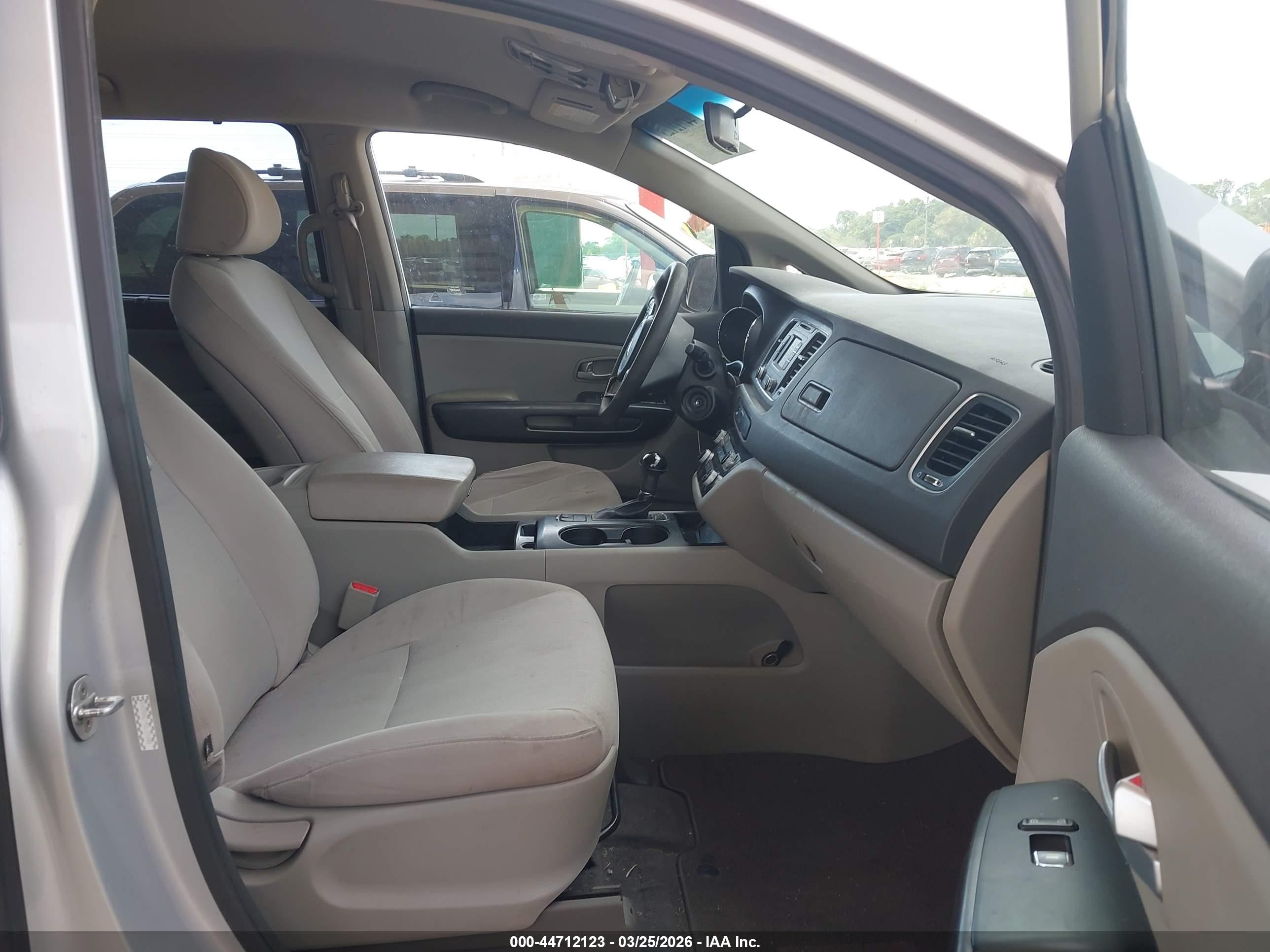 KIA SEDONA image 5