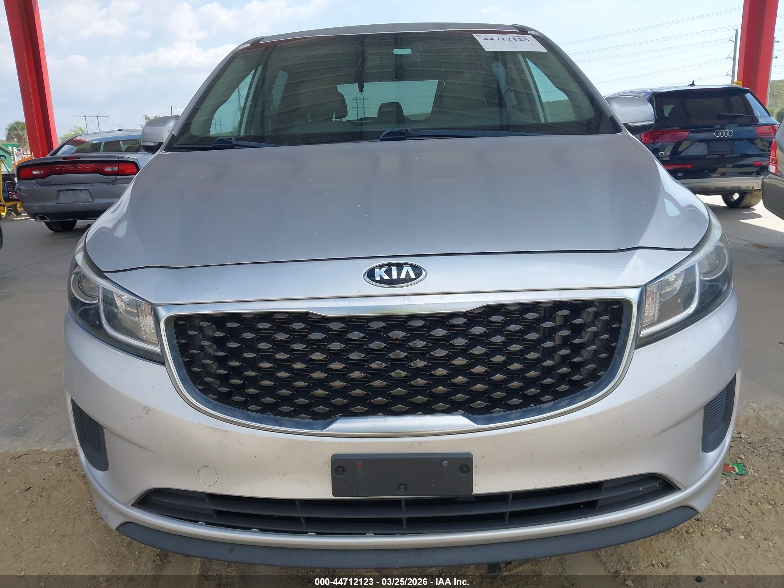 KIA SEDONA image 6