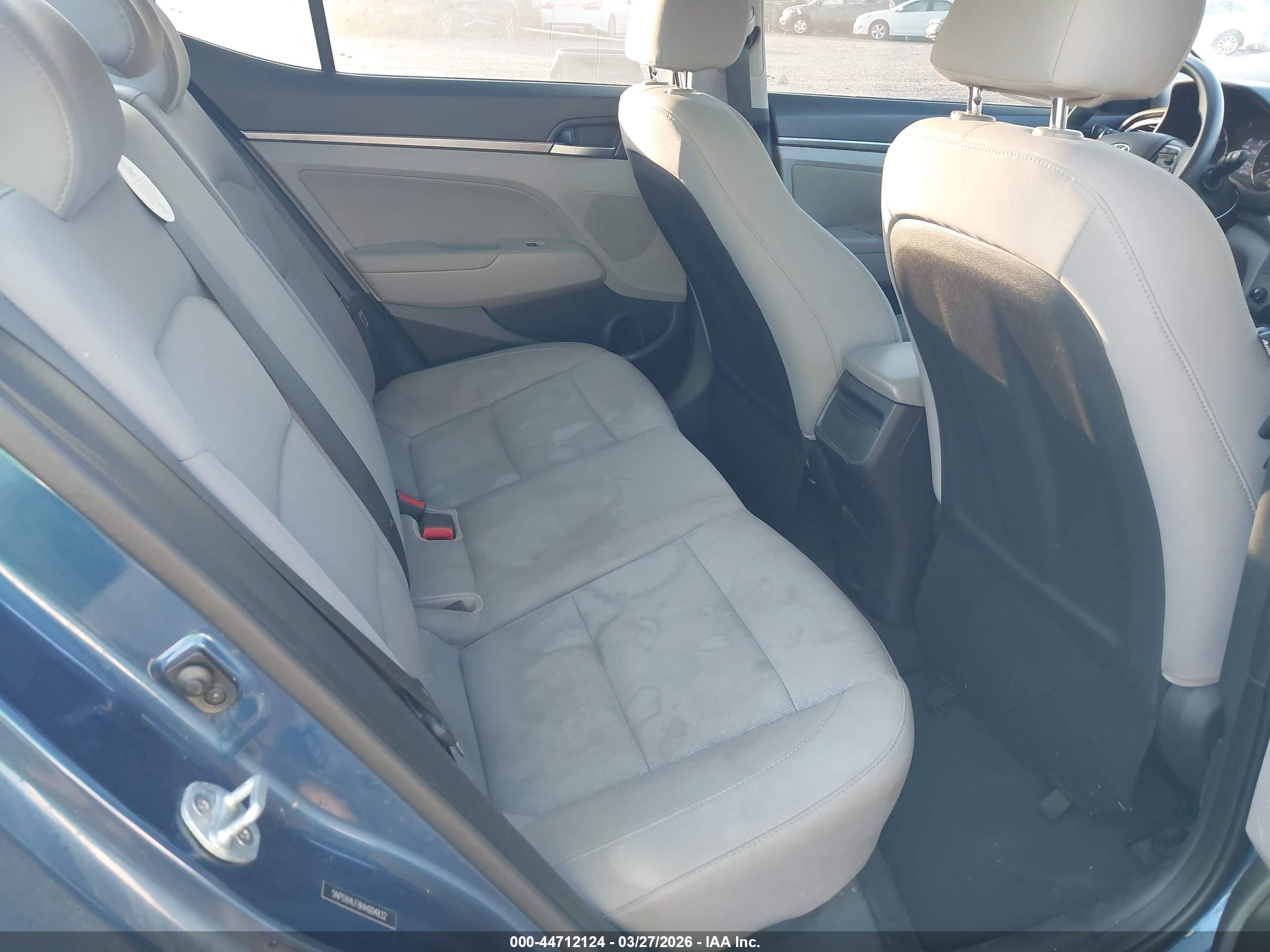 HYUNDAI ELANTRA image 8