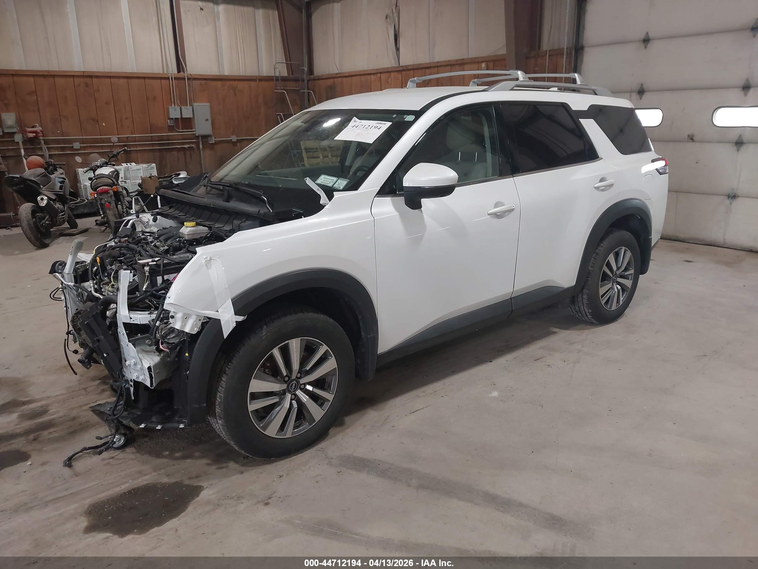 NISSAN PATHFINDER image 2