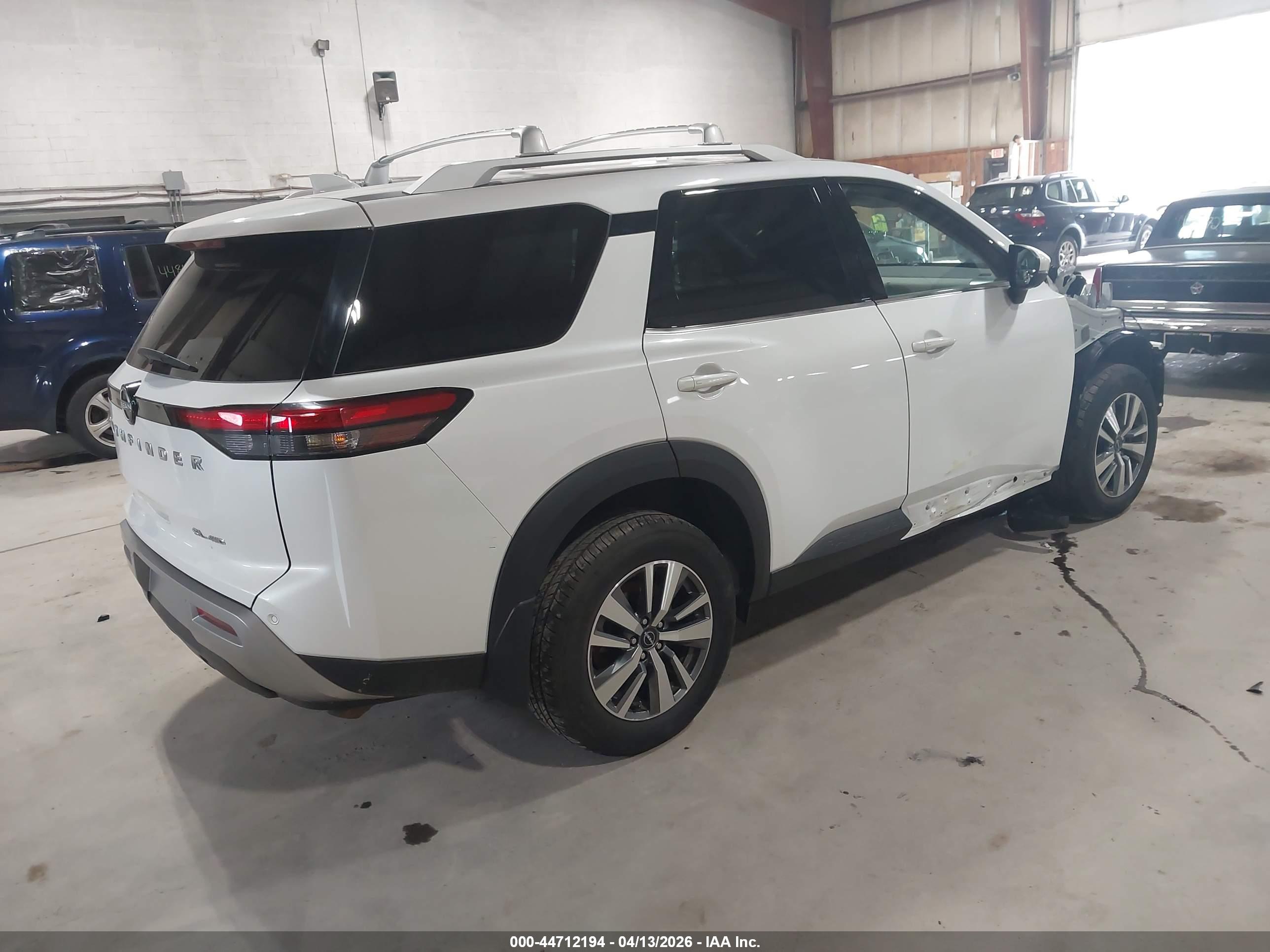 NISSAN PATHFINDER image 4