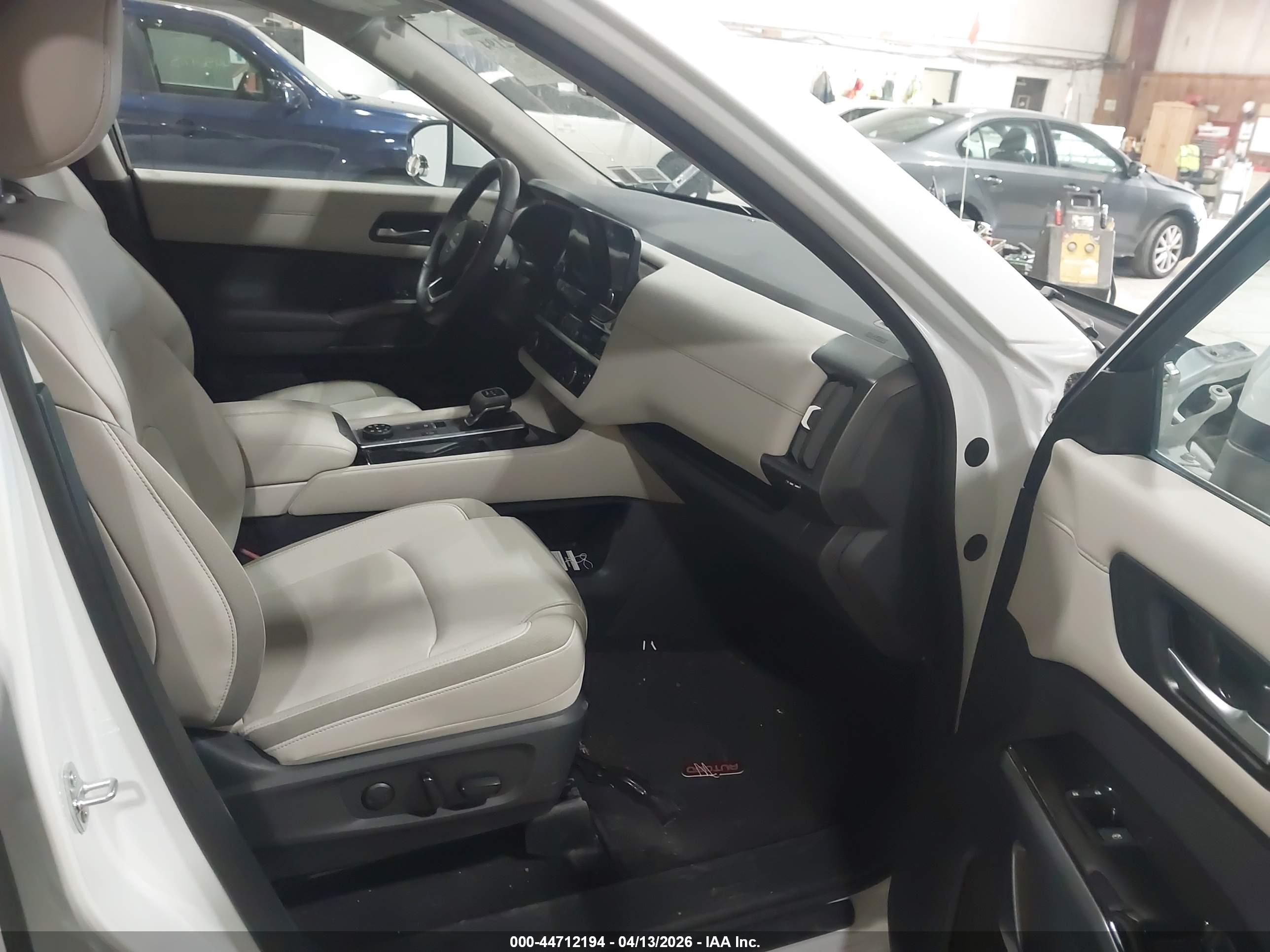 NISSAN PATHFINDER image 5
