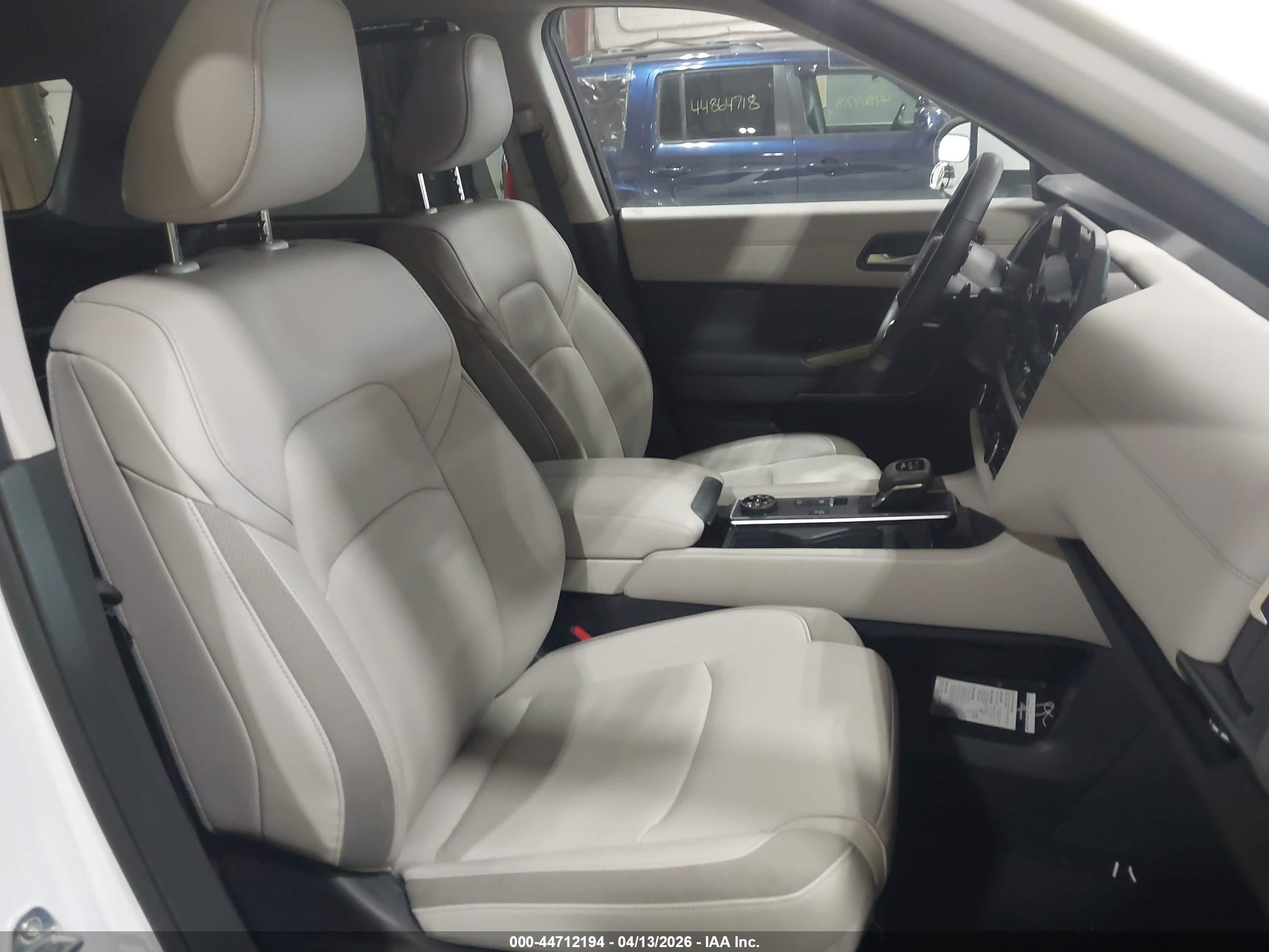 NISSAN PATHFINDER image 8