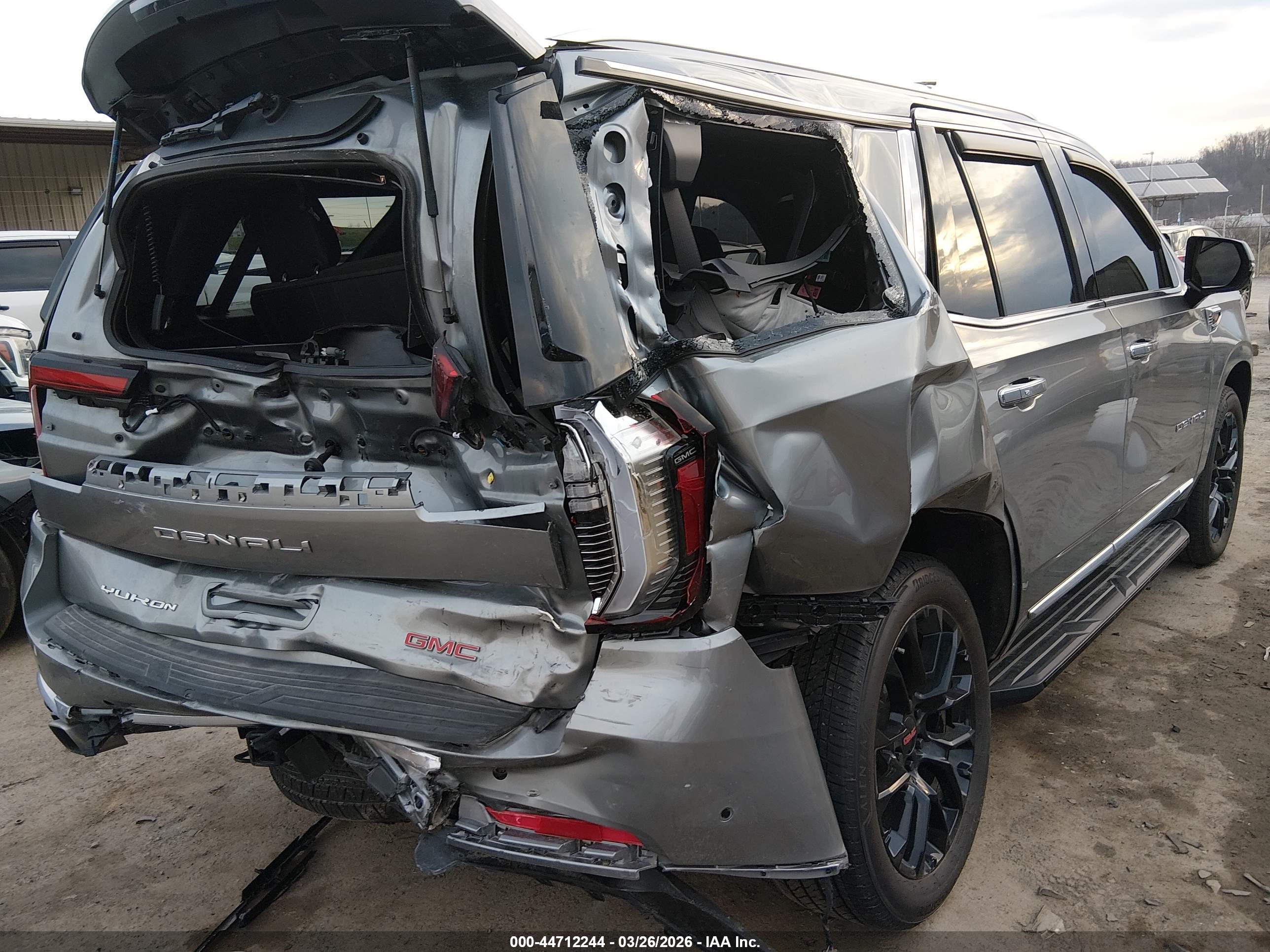GMC YUKON image 4