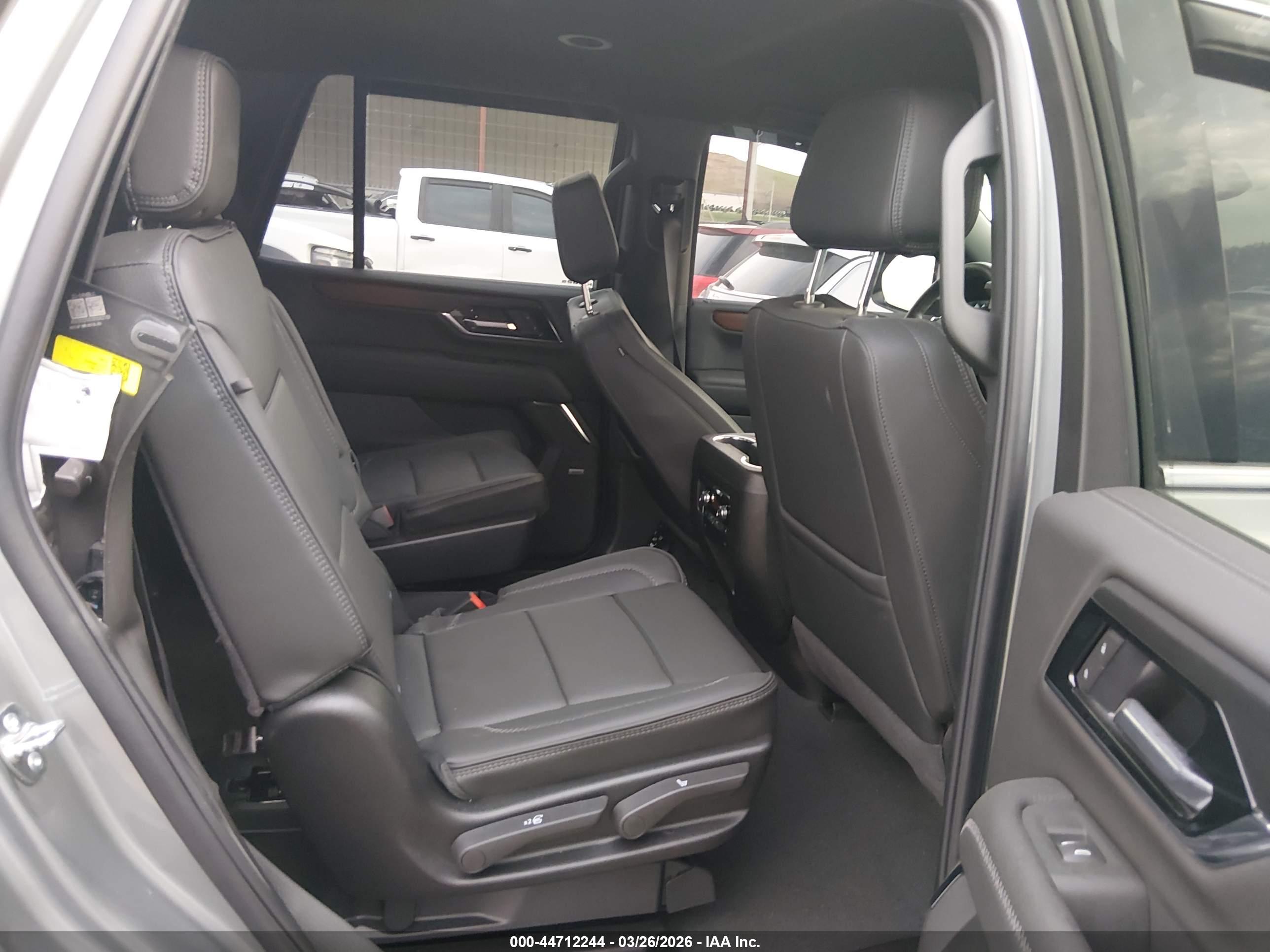 GMC YUKON image 8