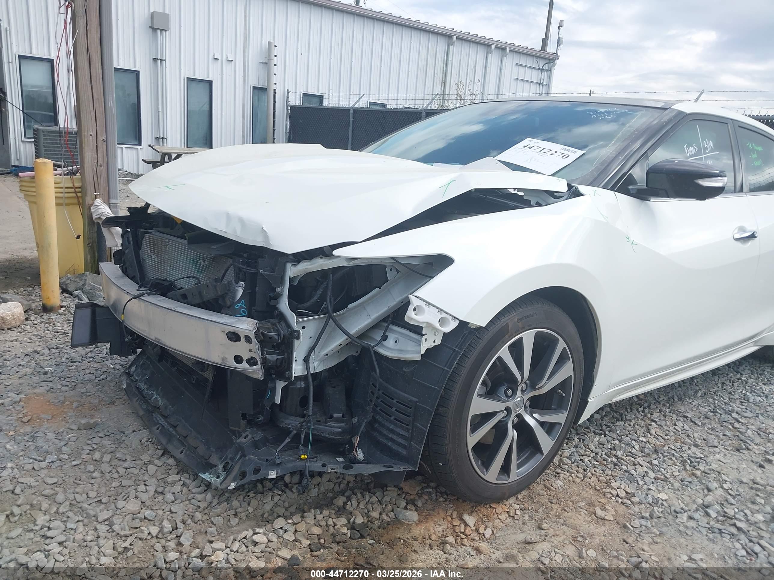 NISSAN MAXIMA image 6