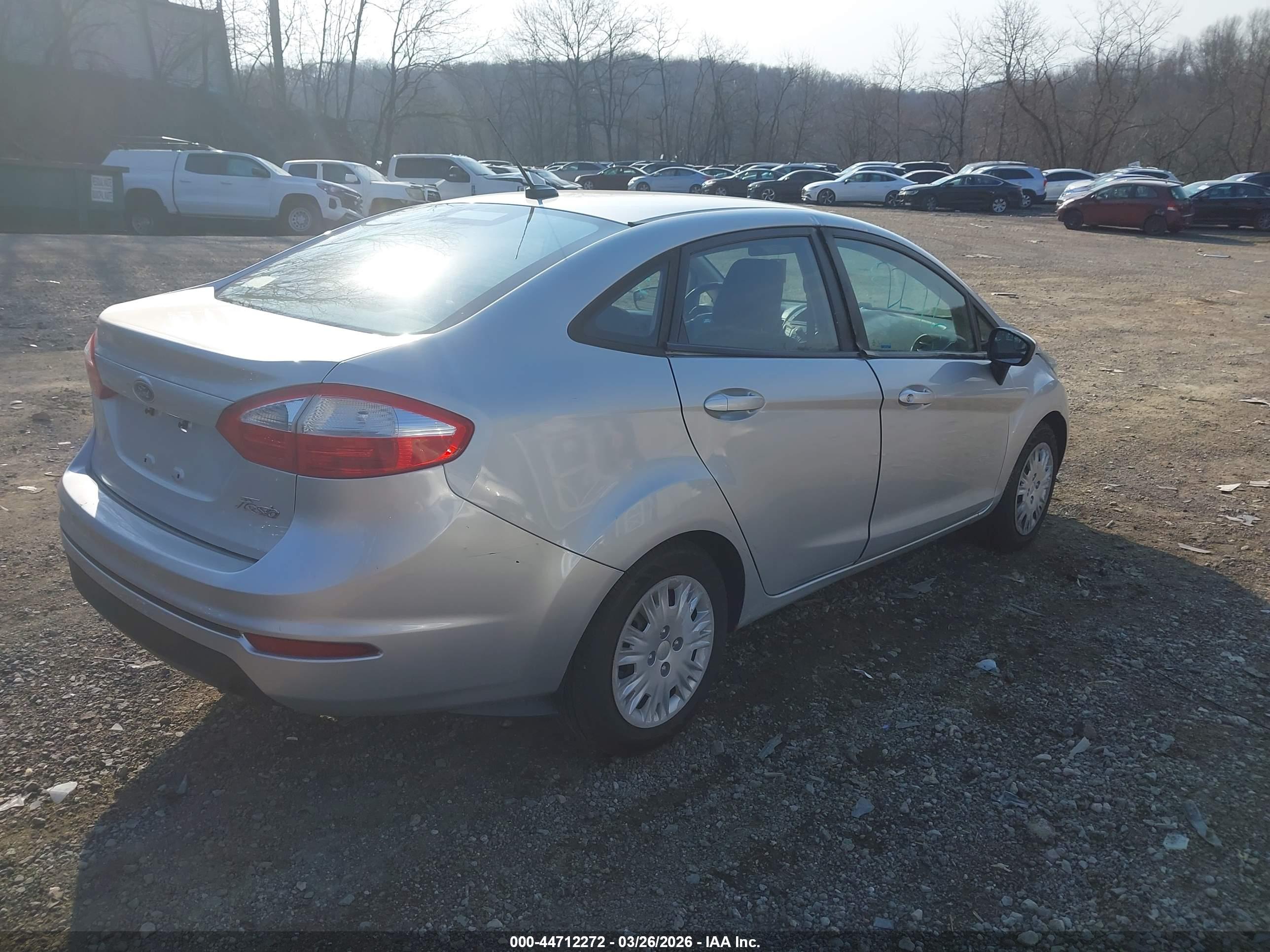 FORD FIESTA image 4