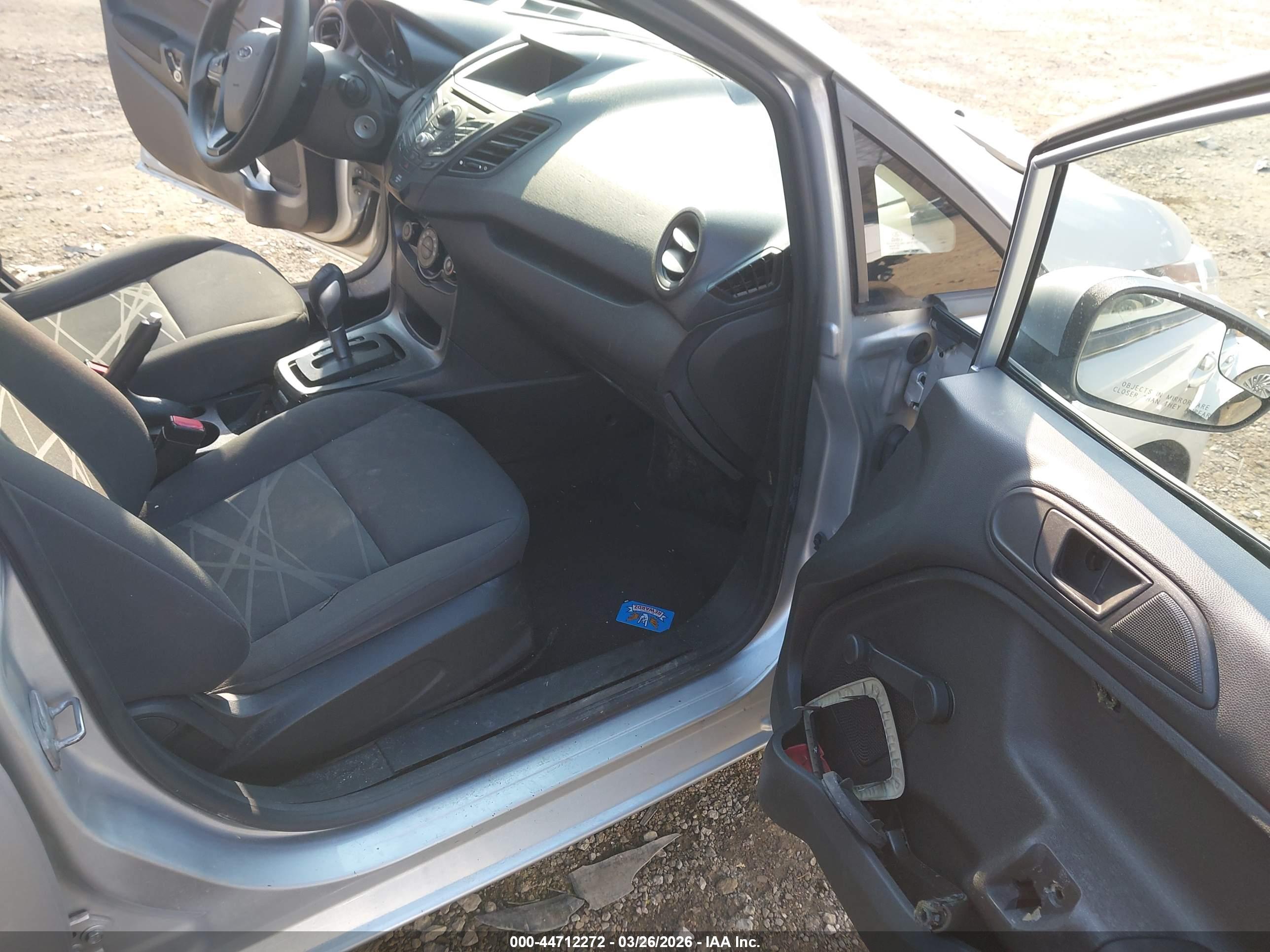 FORD FIESTA image 5