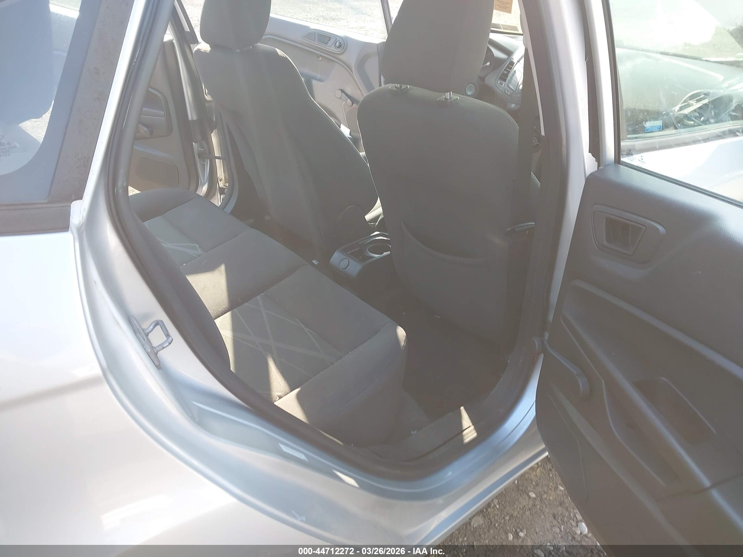 FORD FIESTA image 8