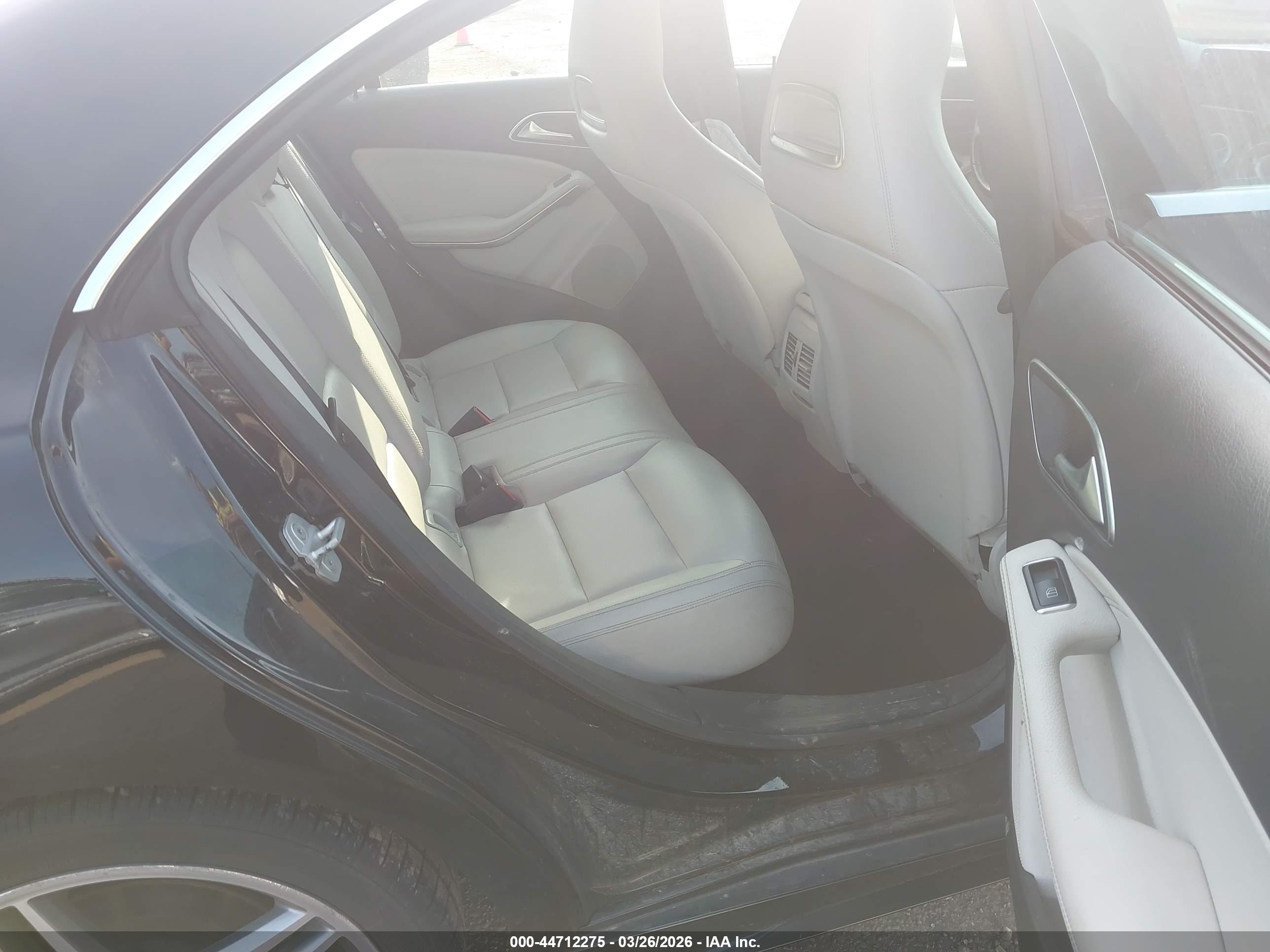 MERCEDES-BENZ CLA image 8