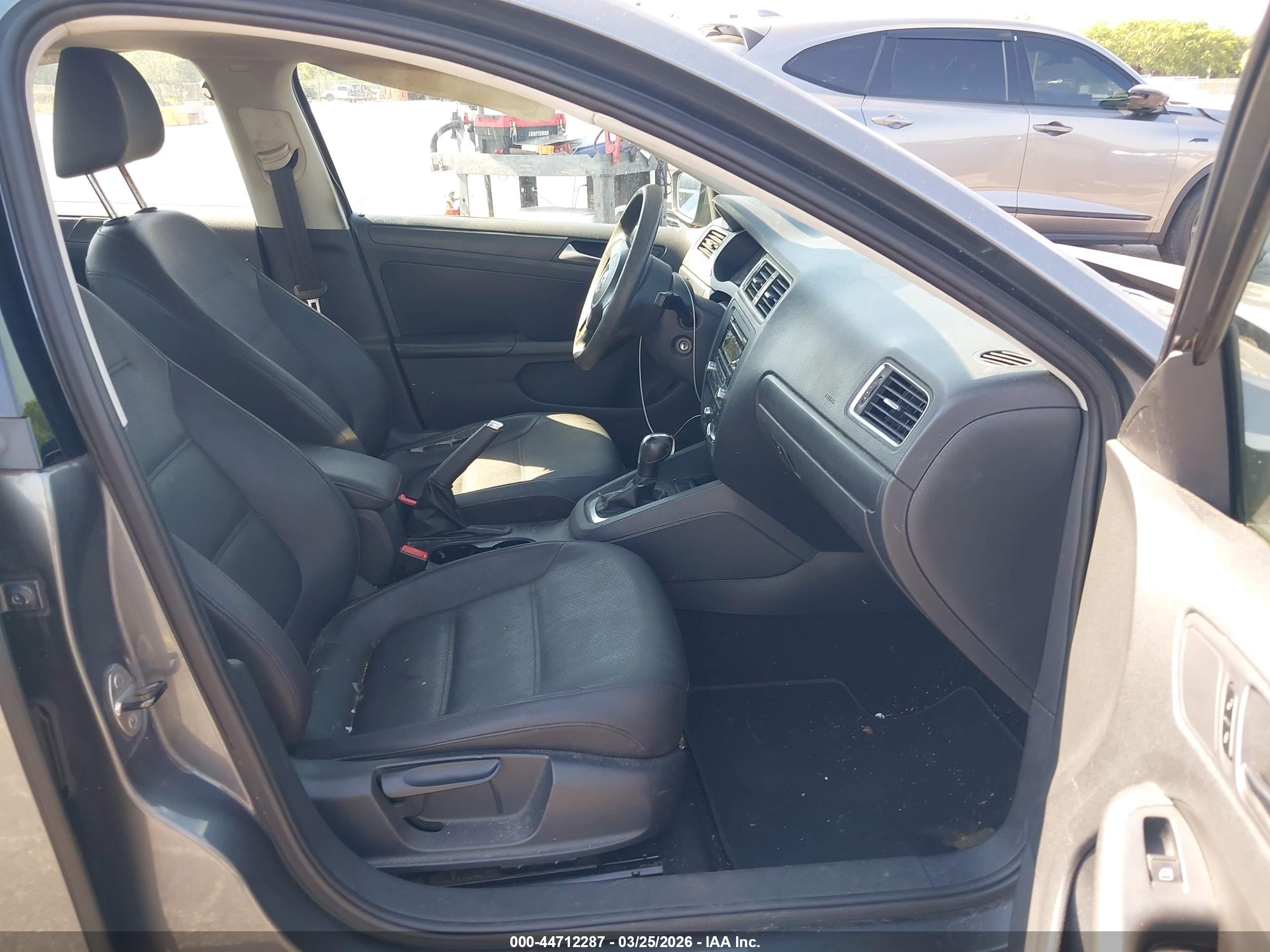 VOLKSWAGEN JETTA image 5