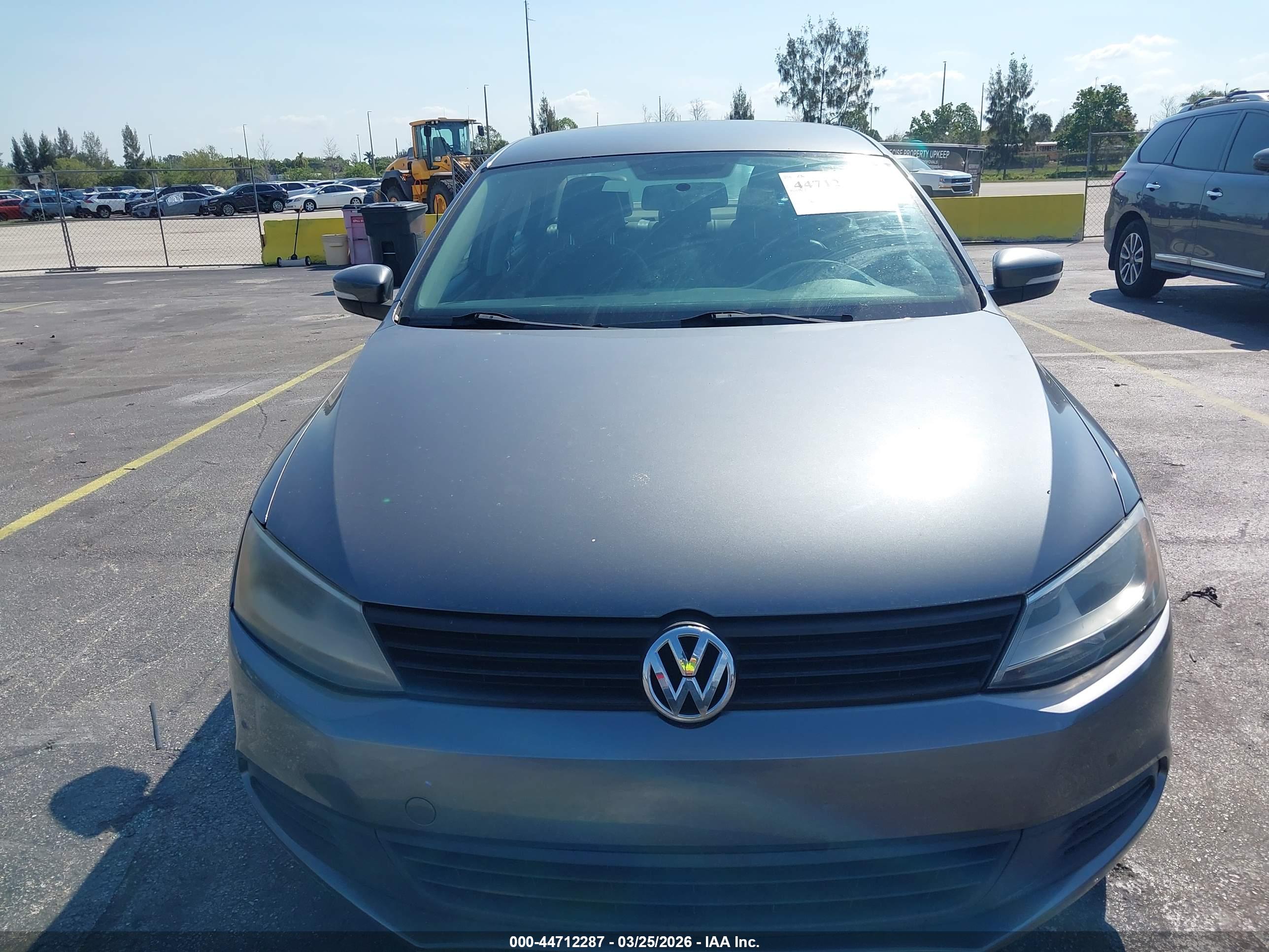 VOLKSWAGEN JETTA image 6