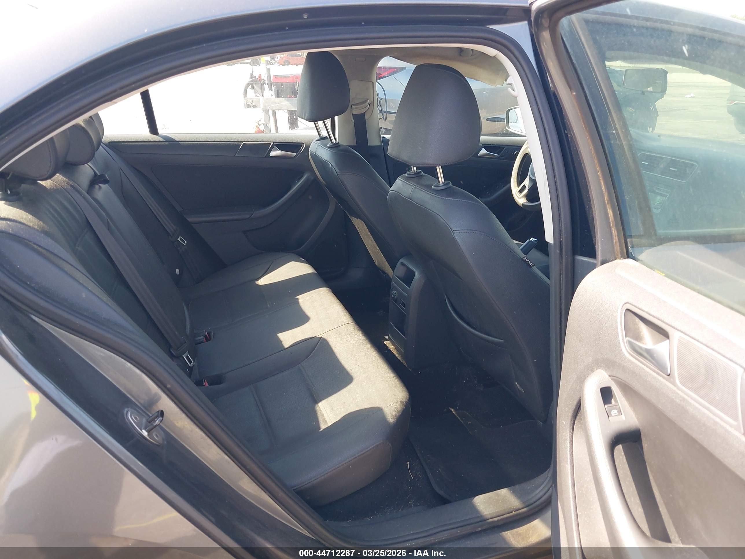 VOLKSWAGEN JETTA image 8