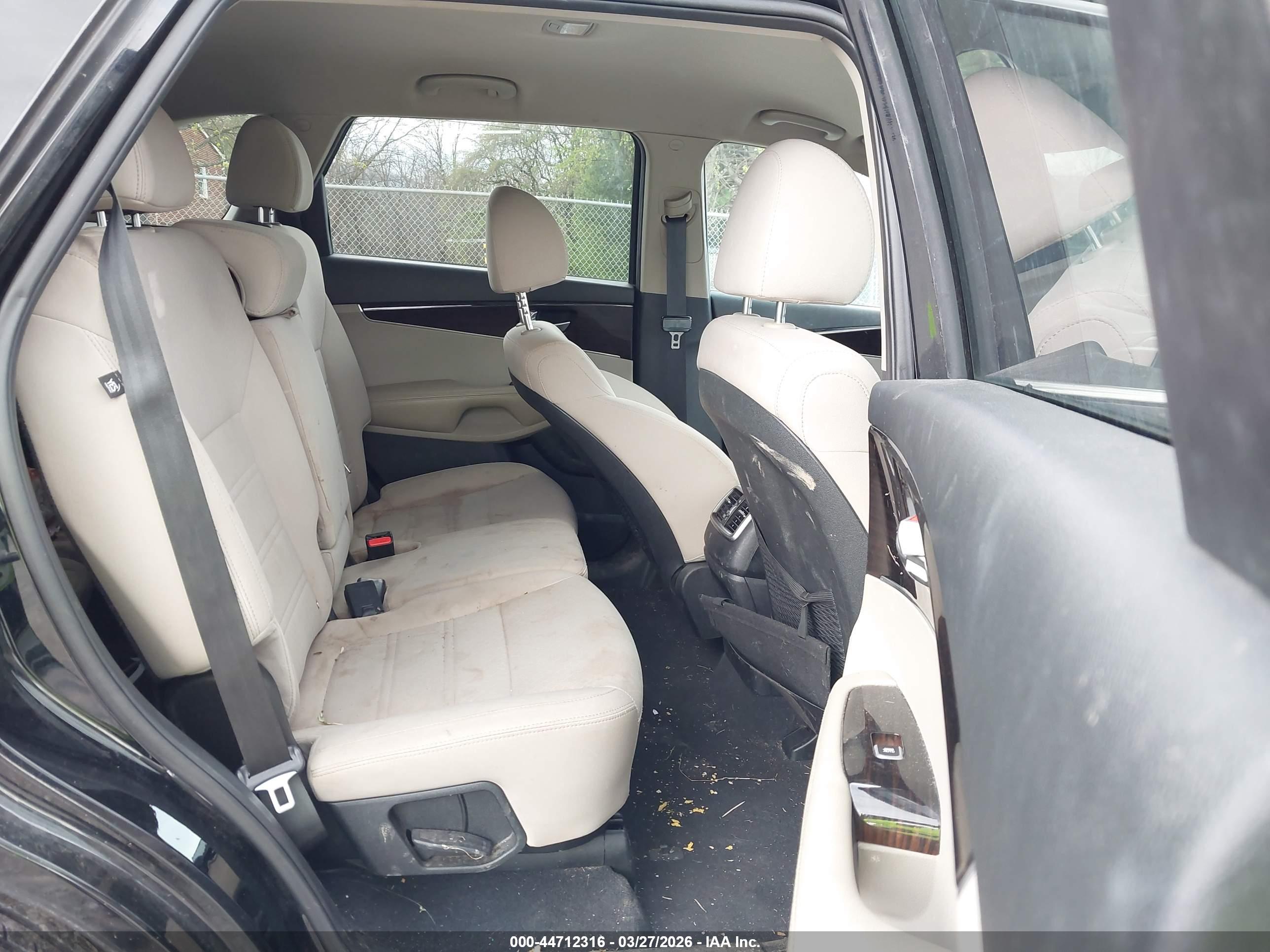KIA SORENTO image 8