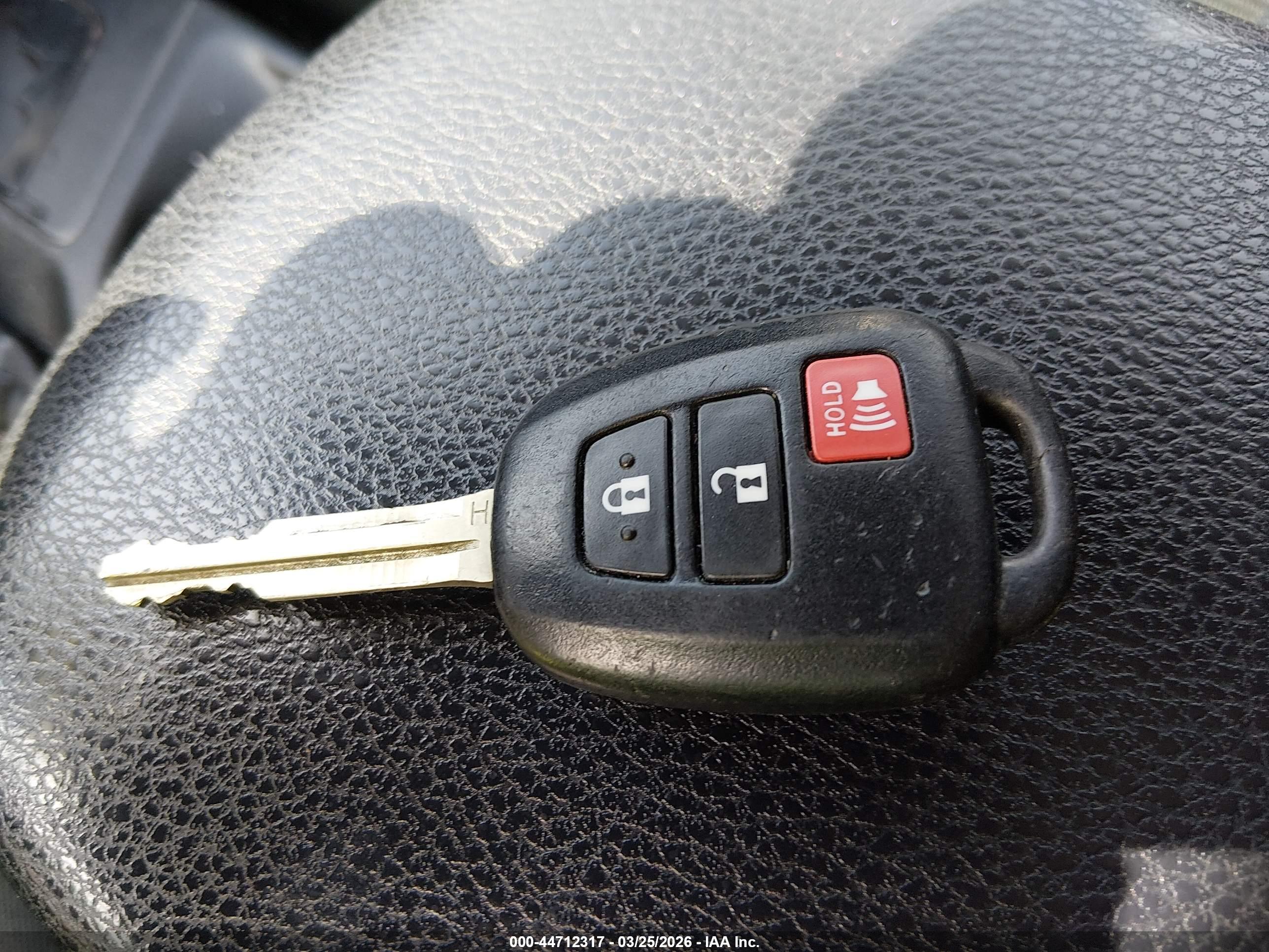 TOYOTA RAV4 image 11