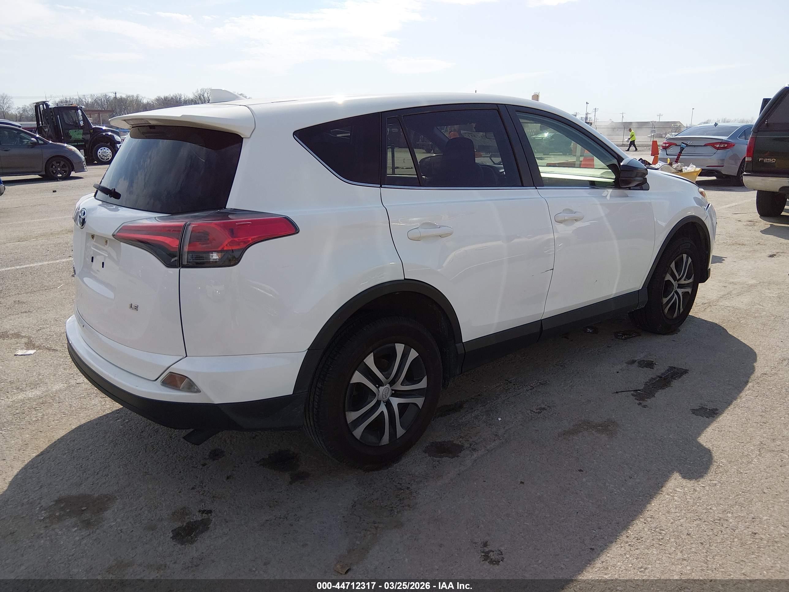 TOYOTA RAV4 image 4