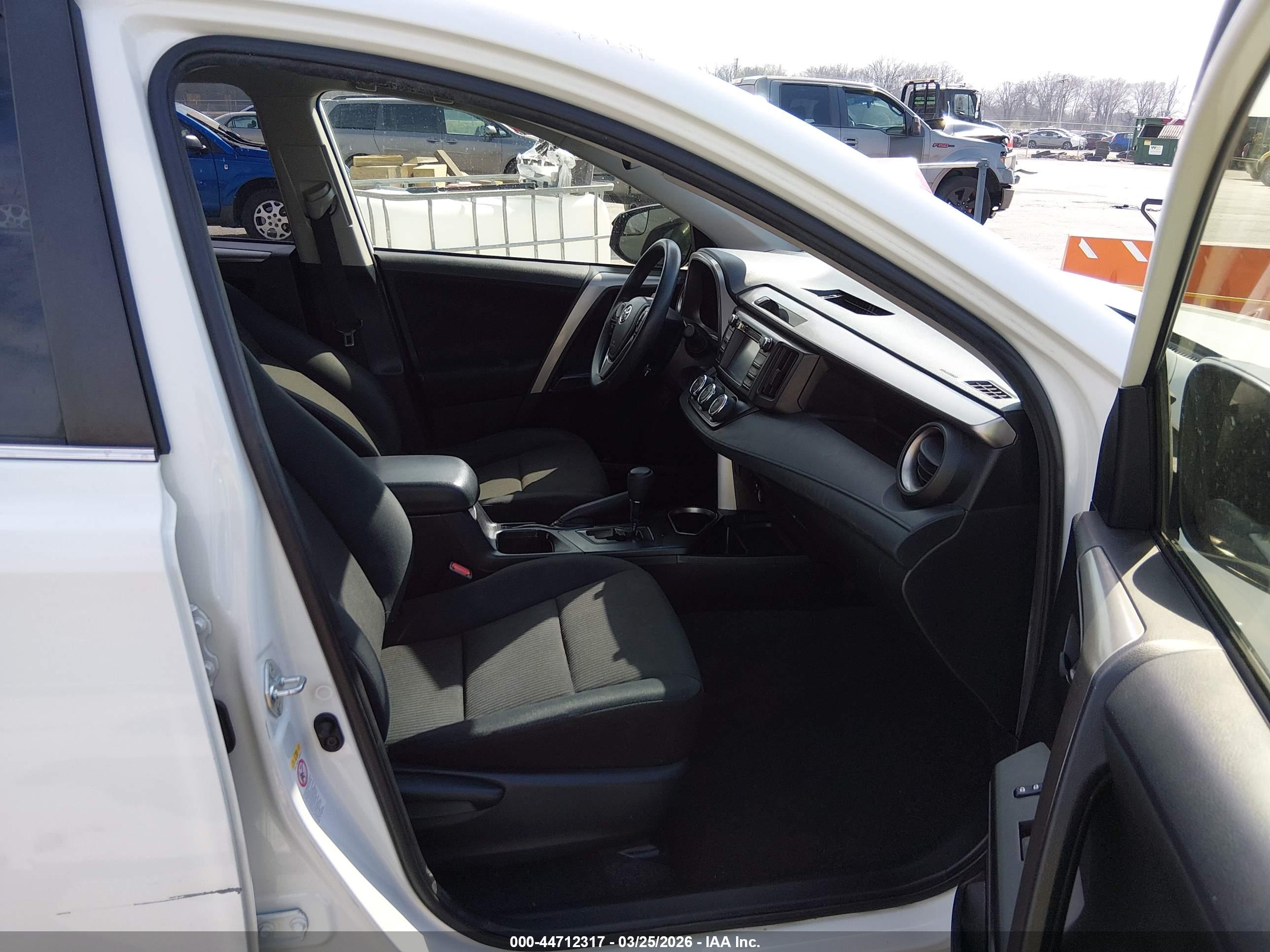 TOYOTA RAV4 image 5