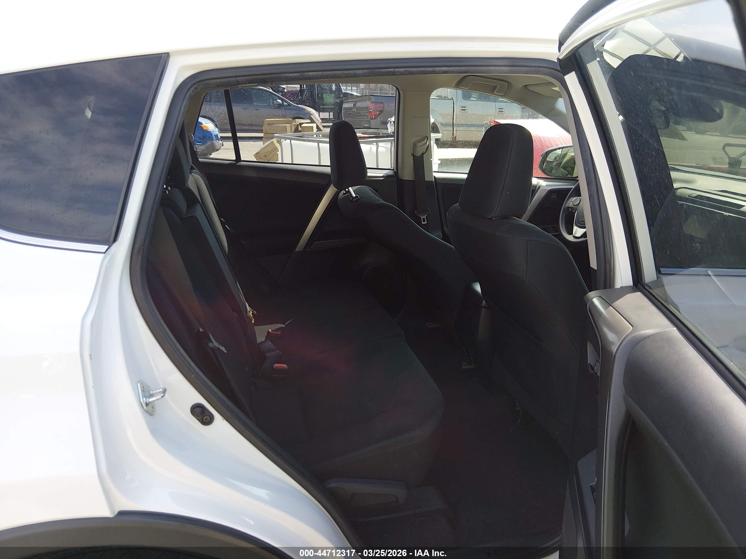 TOYOTA RAV4 image 8