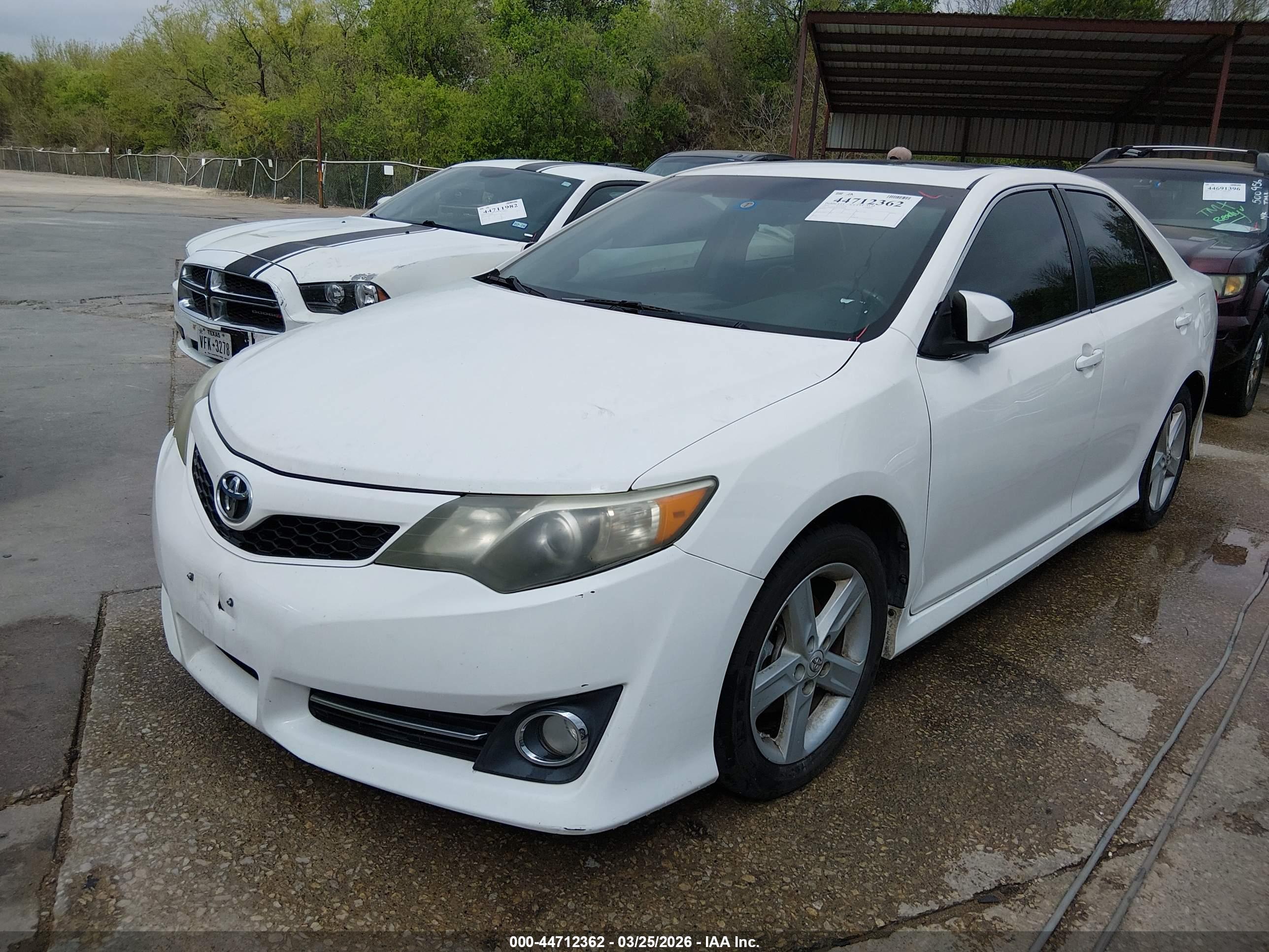 TOYOTA CAMRY image 2