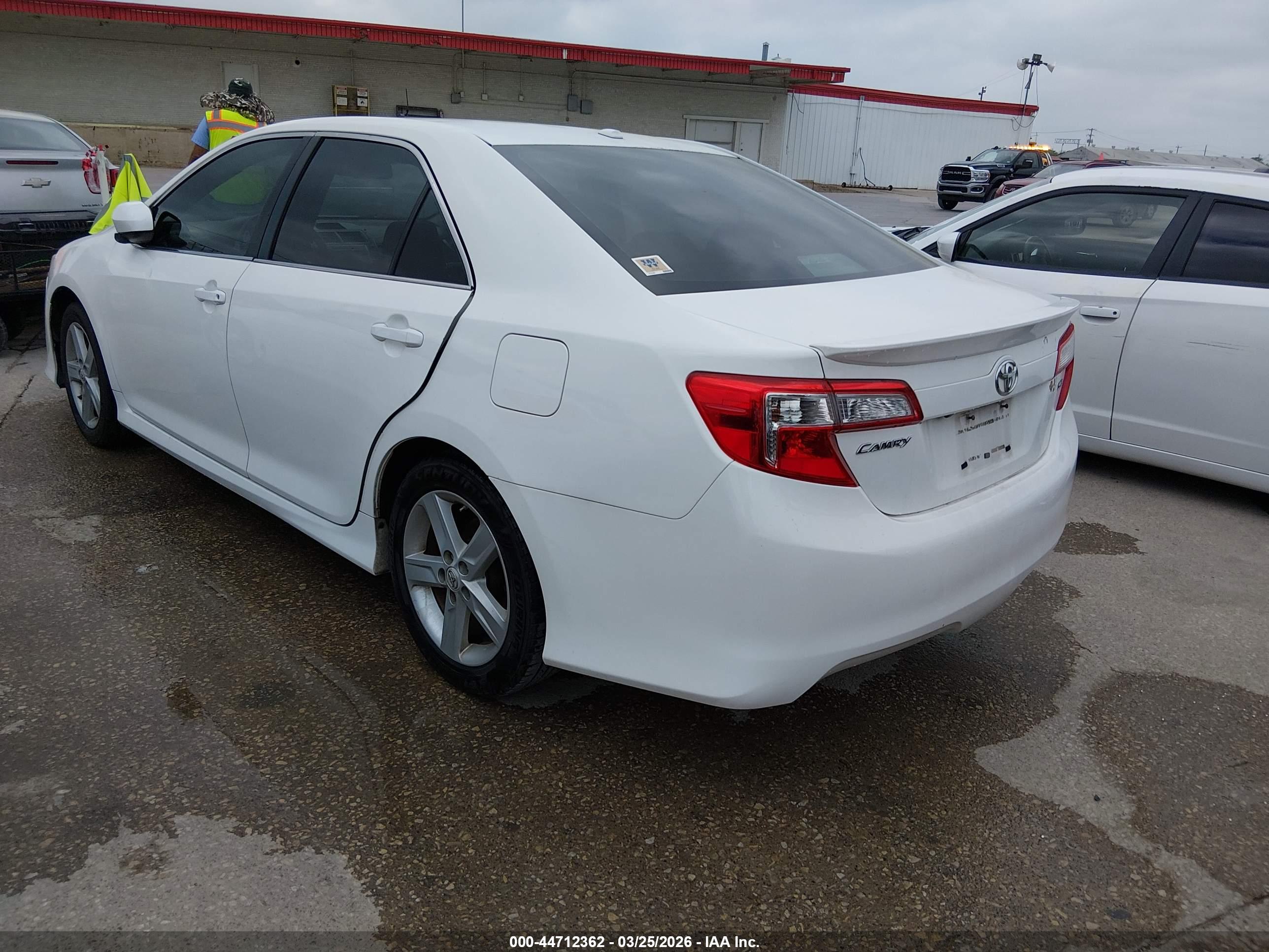 TOYOTA CAMRY image 3