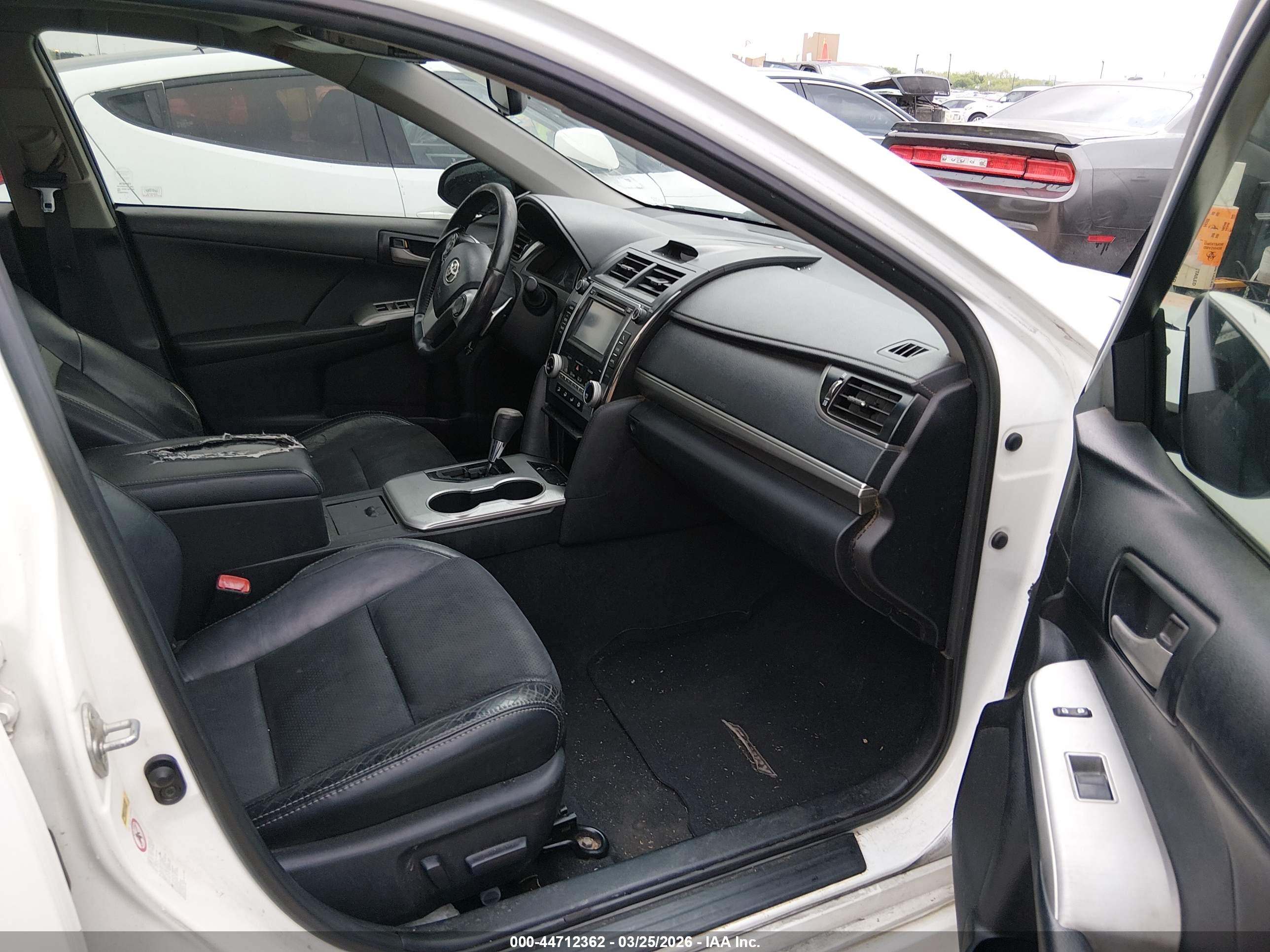 TOYOTA CAMRY image 5