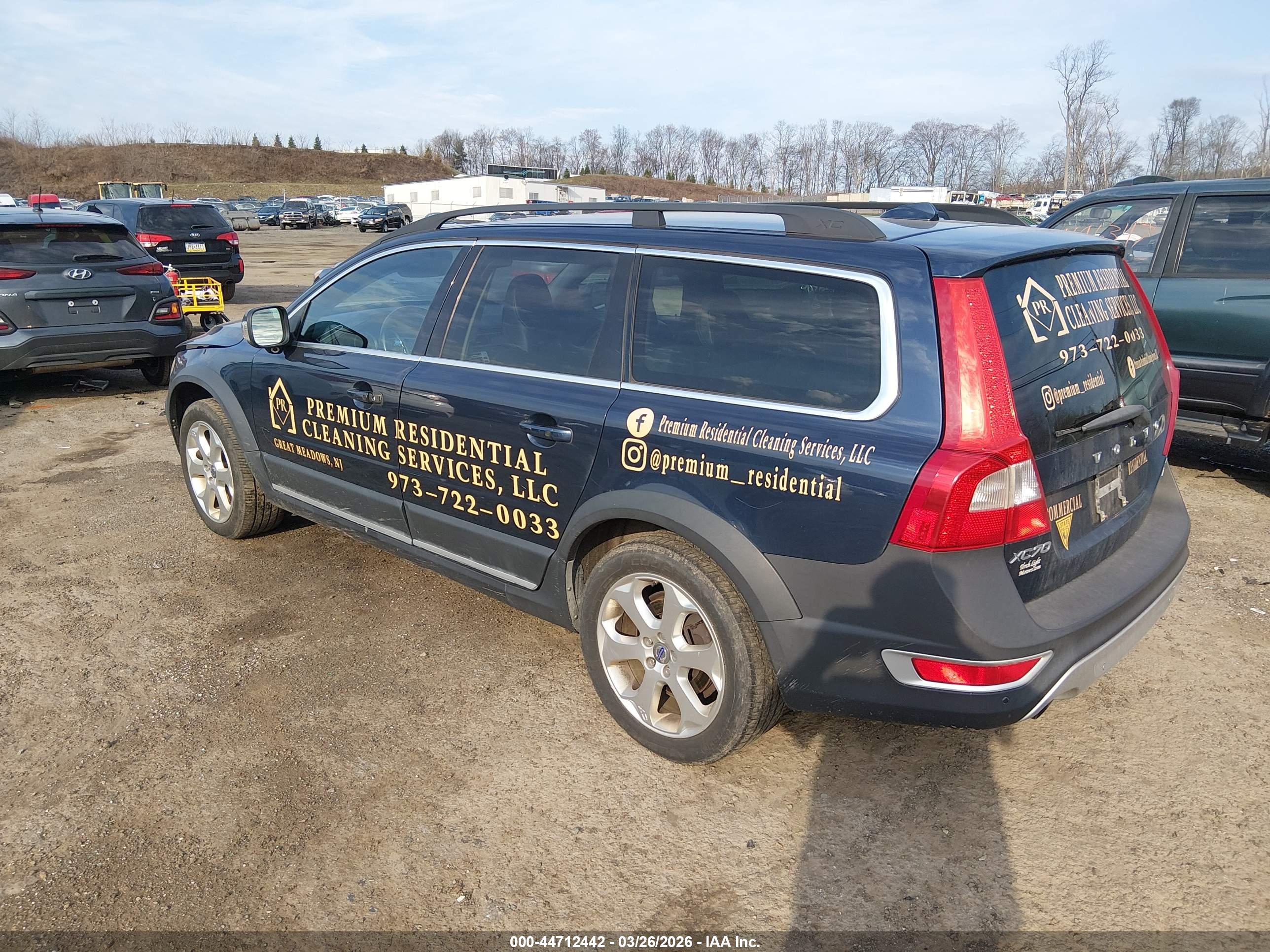 VOLVO XC70 image 3