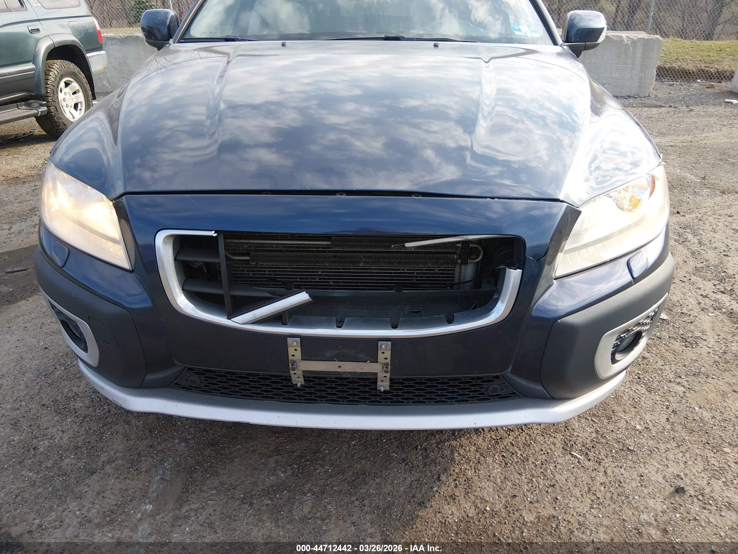 VOLVO XC70 image 6