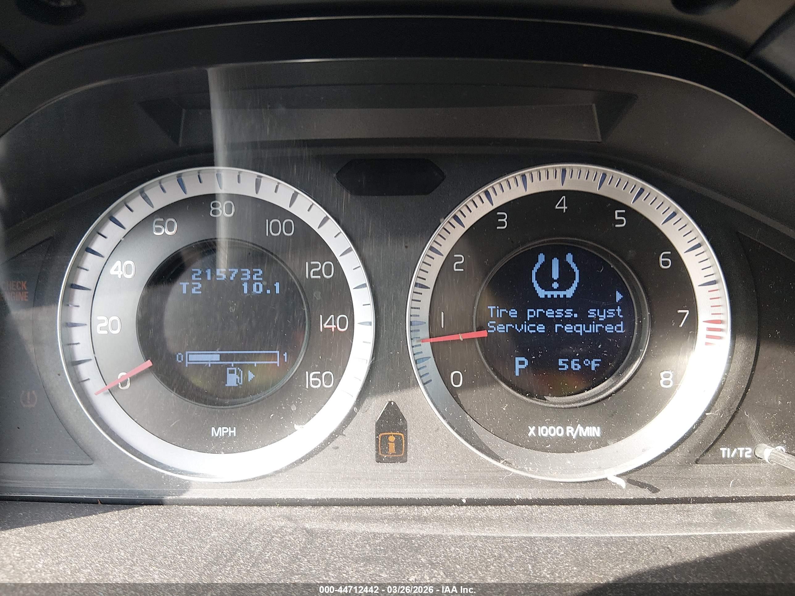 VOLVO XC70 image 7
