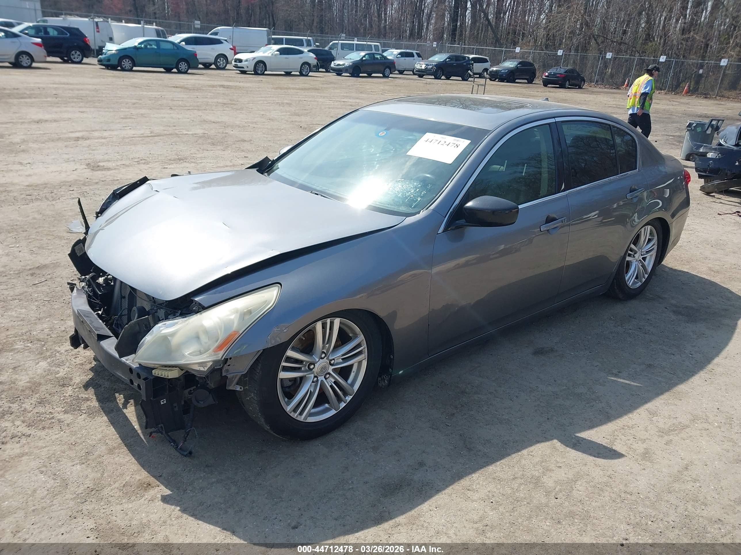 INFINITI G37 image 2