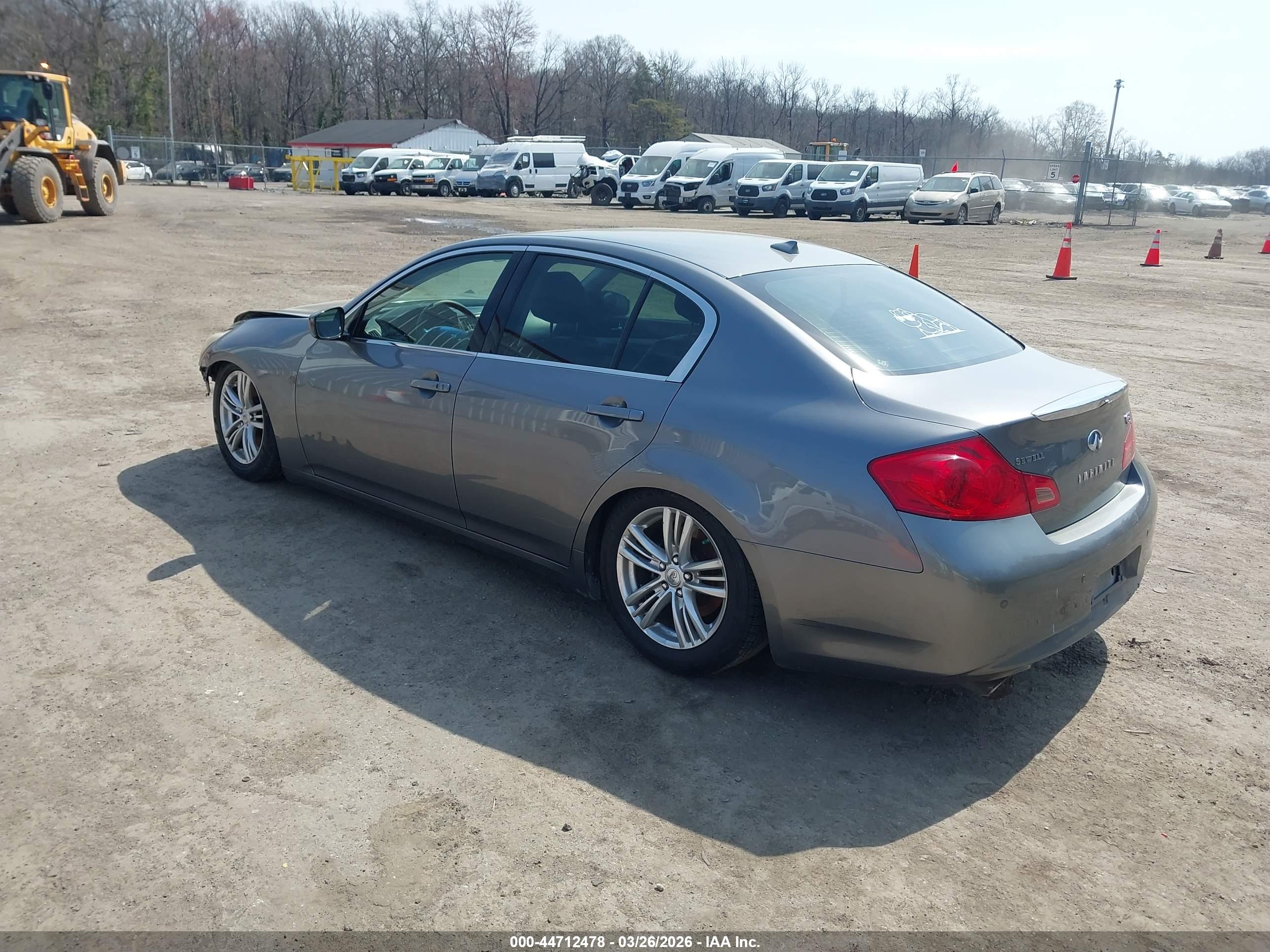 INFINITI G37 image 3