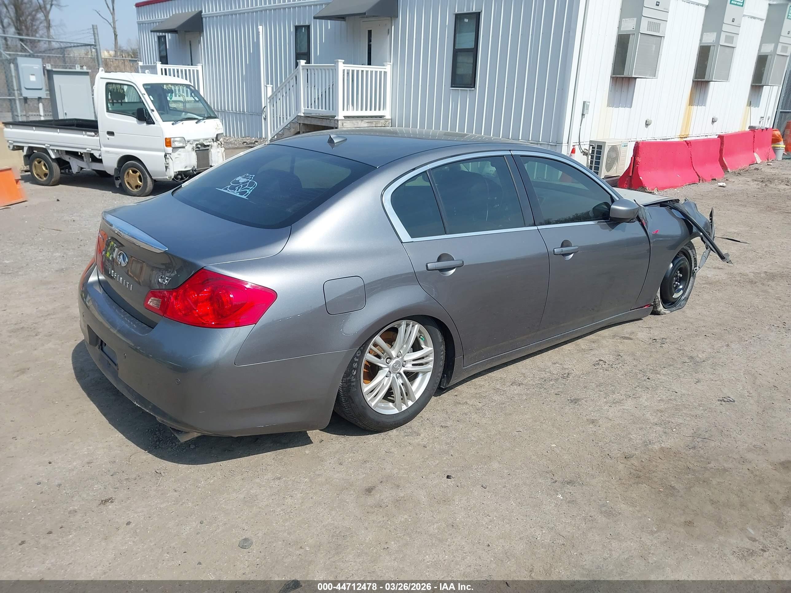 INFINITI G37 image 4