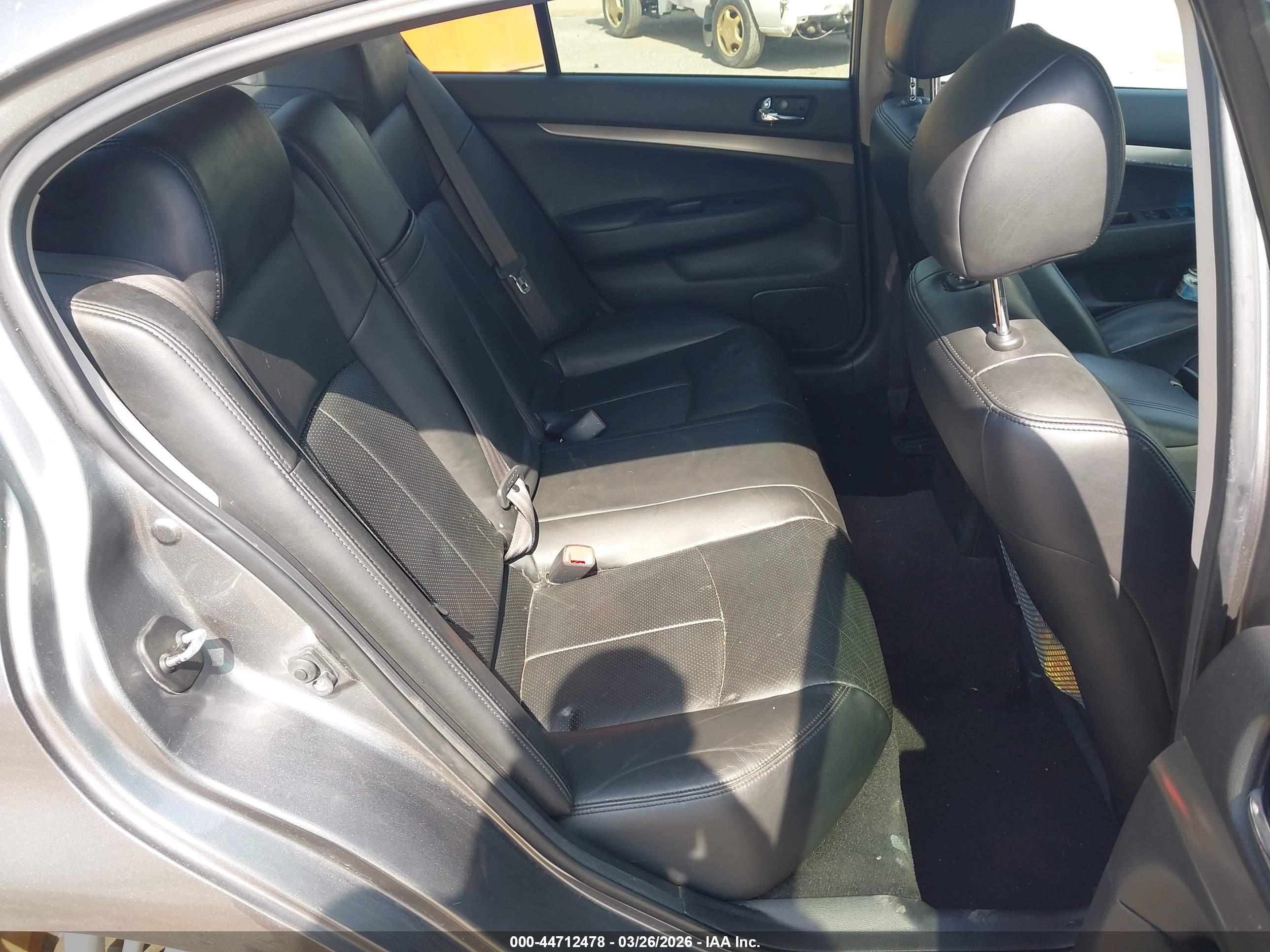 INFINITI G37 image 8