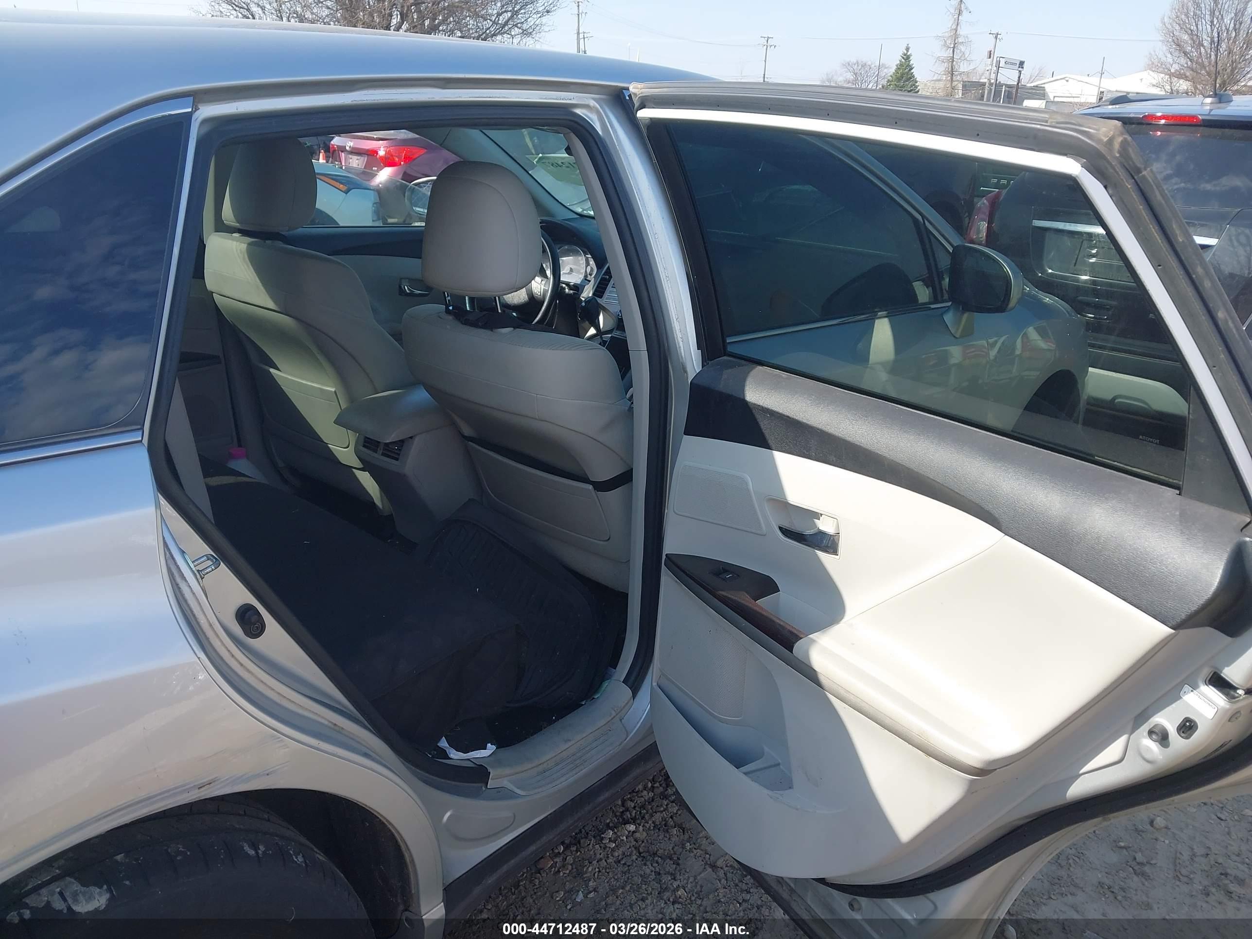 TOYOTA VENZA image 8