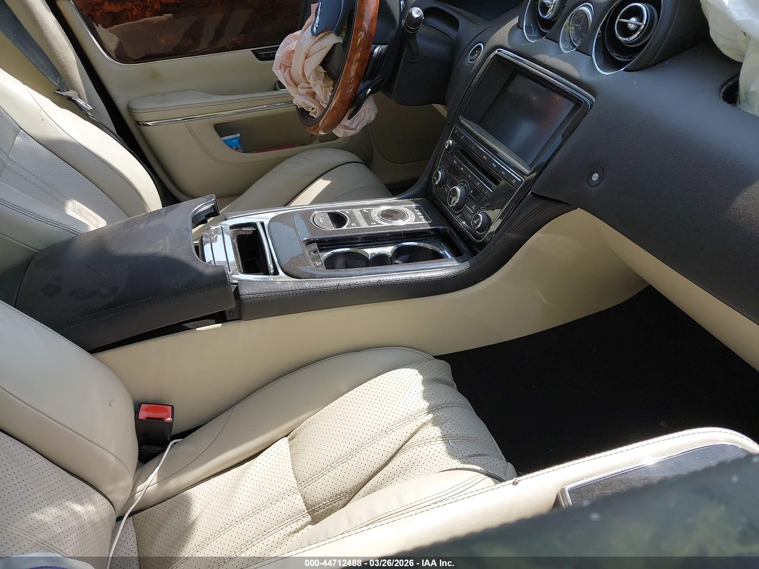 JAGUAR XJ image 5