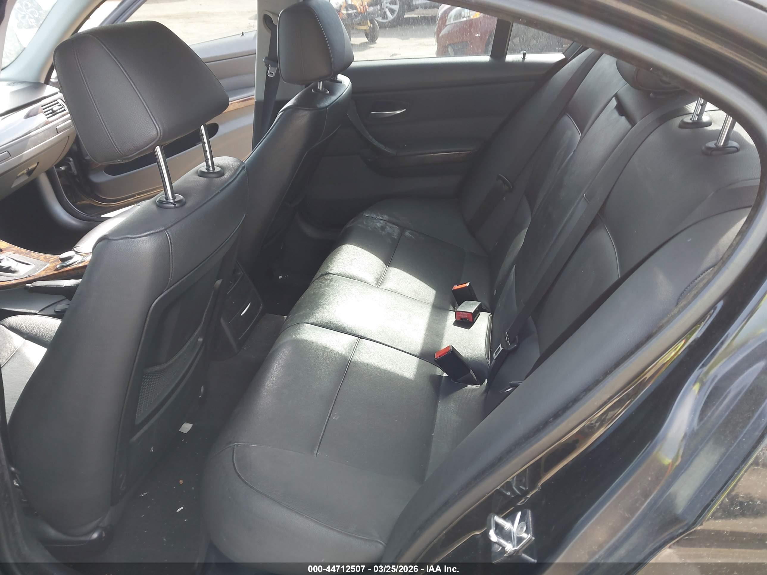 BMW 328XI image 8