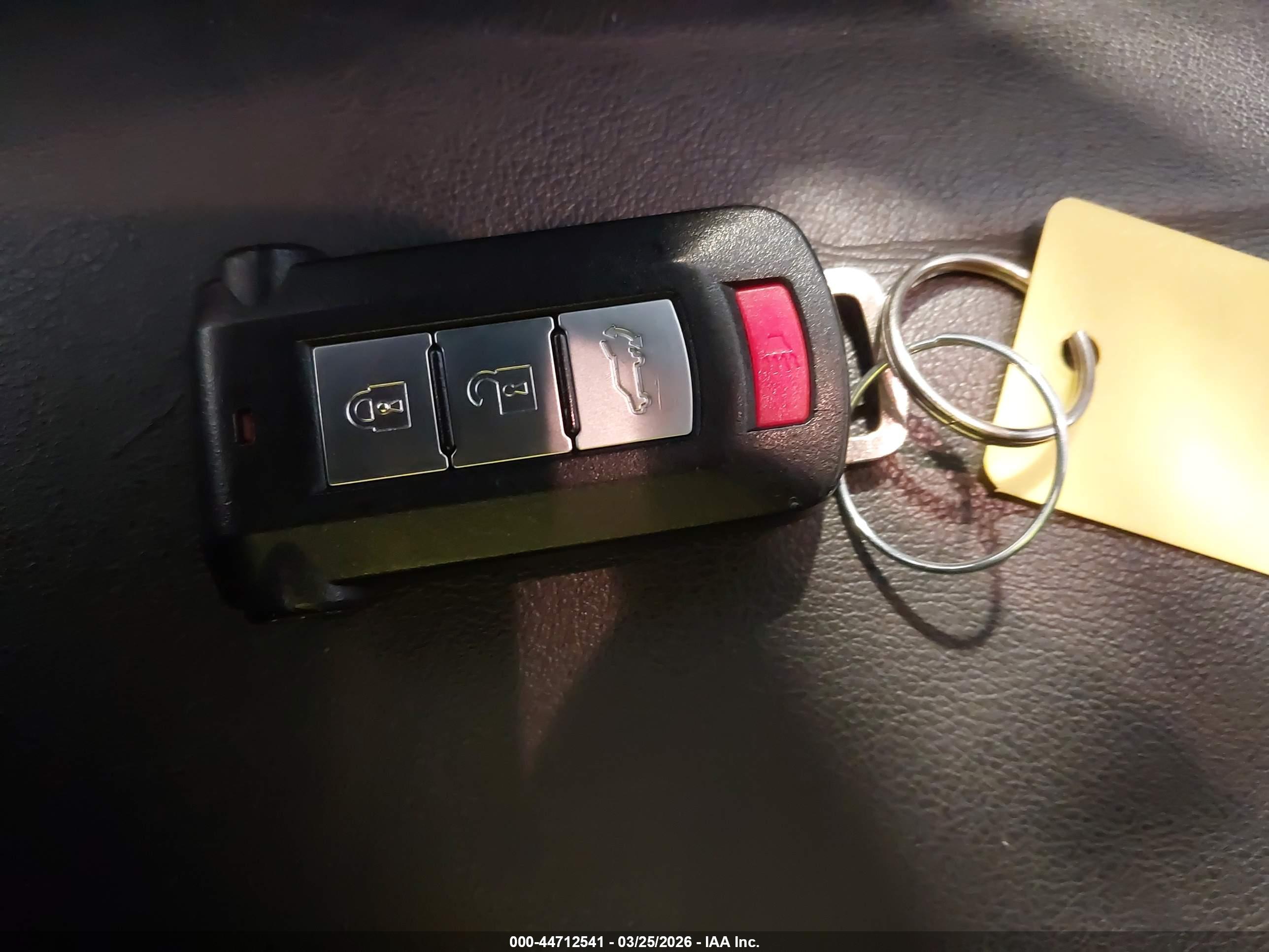 MITSUBISHI OUTLANDER image 11