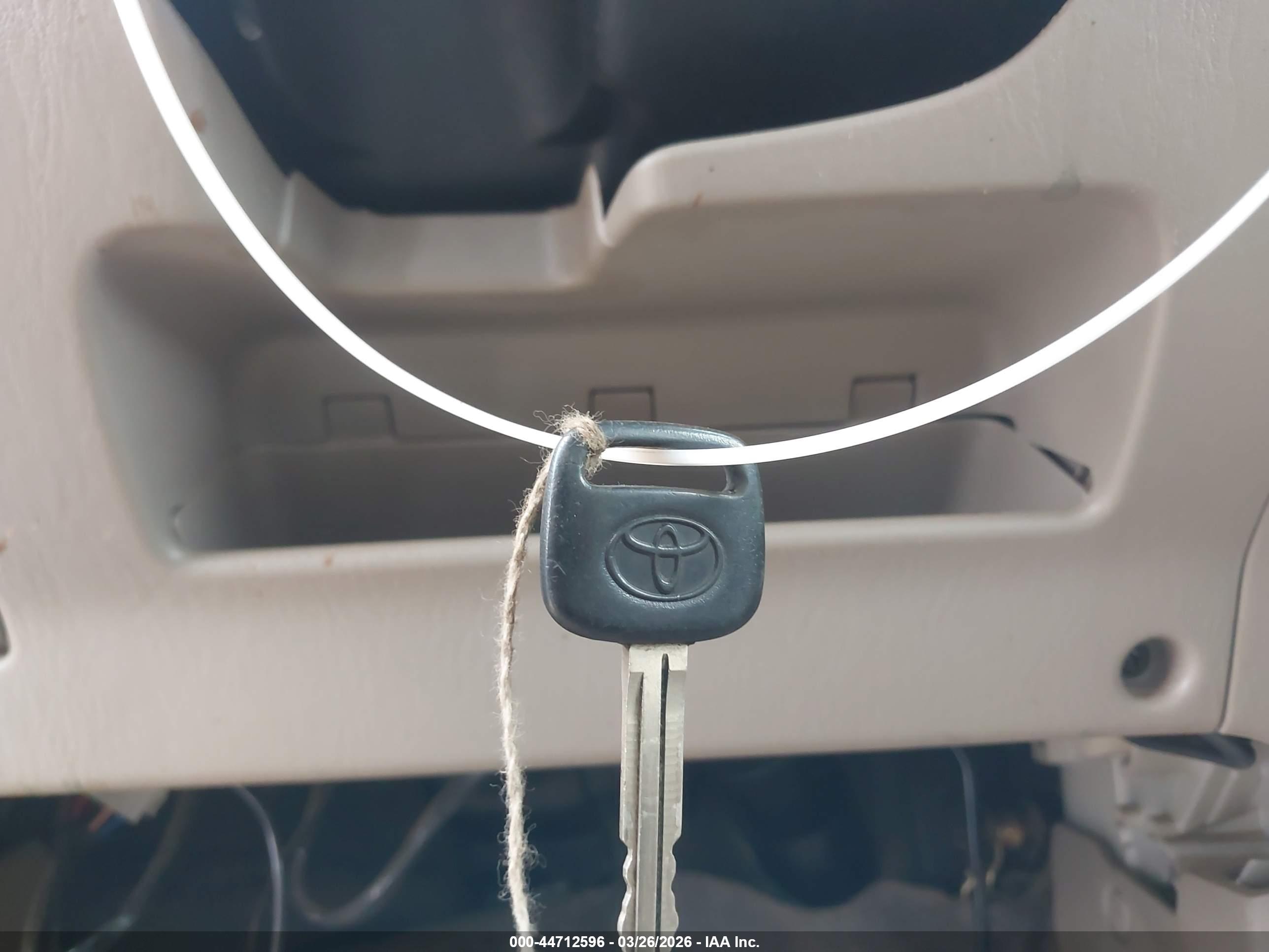 TOYOTA RAV4 image 11
